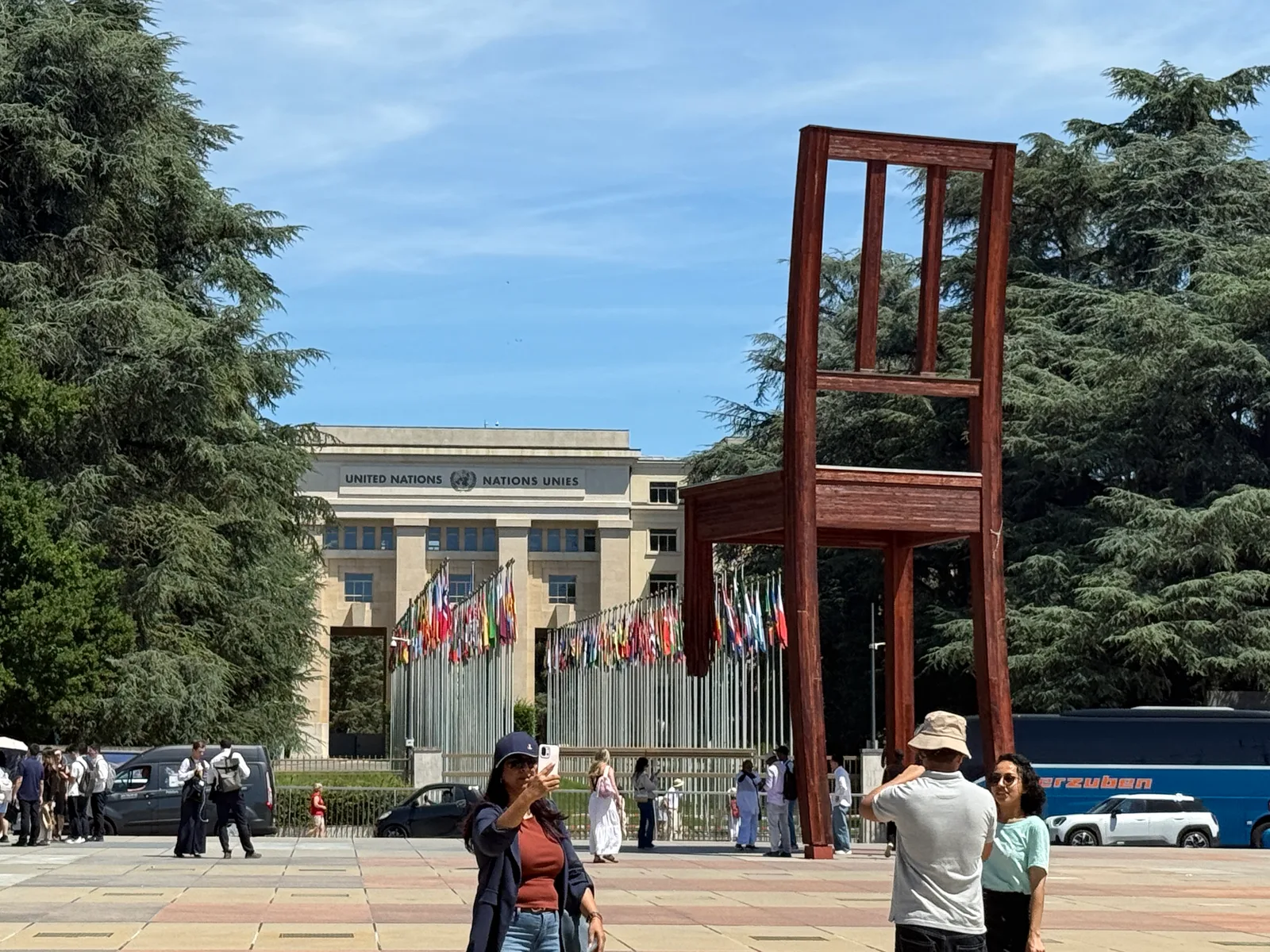 Atmosphere at Broken Chair Geneva — travel photo