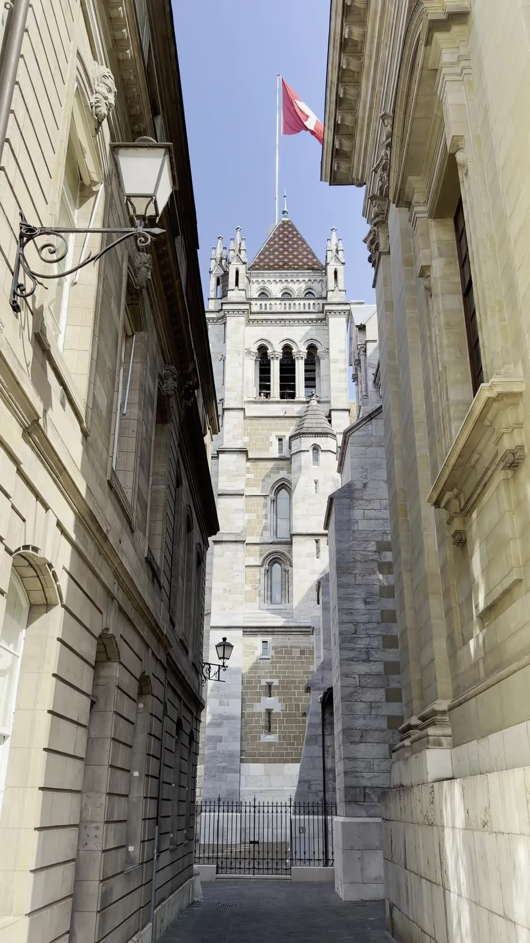 Atmosphere at Cathédrale Saint-Pierre Genève Geneva — travel photo