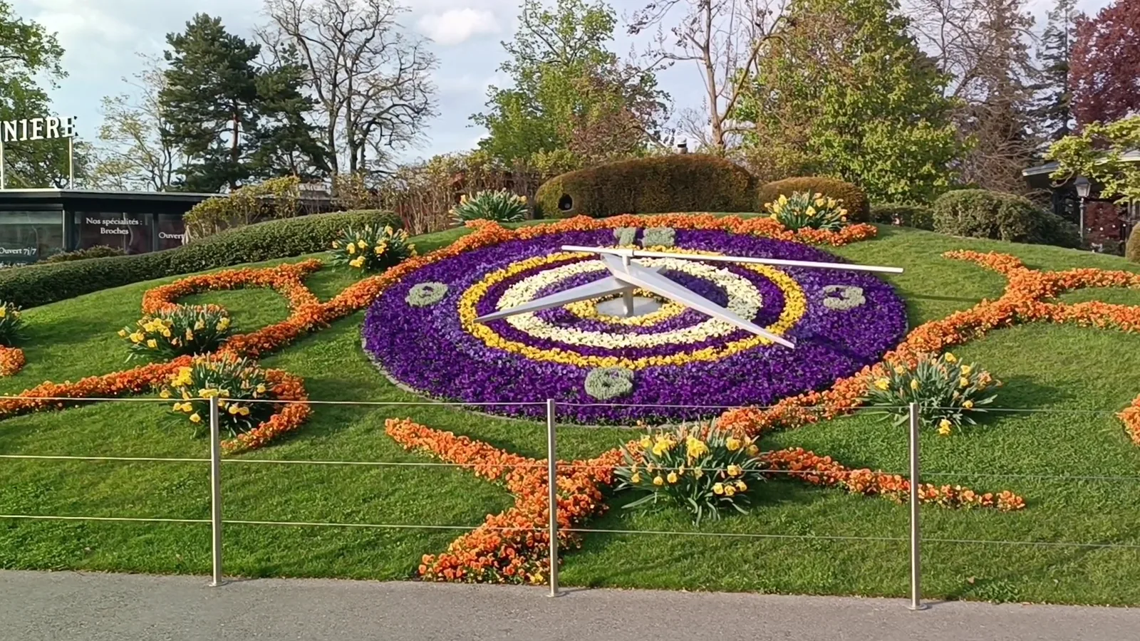 Details at Jardin Anglais Geneva — travel photo