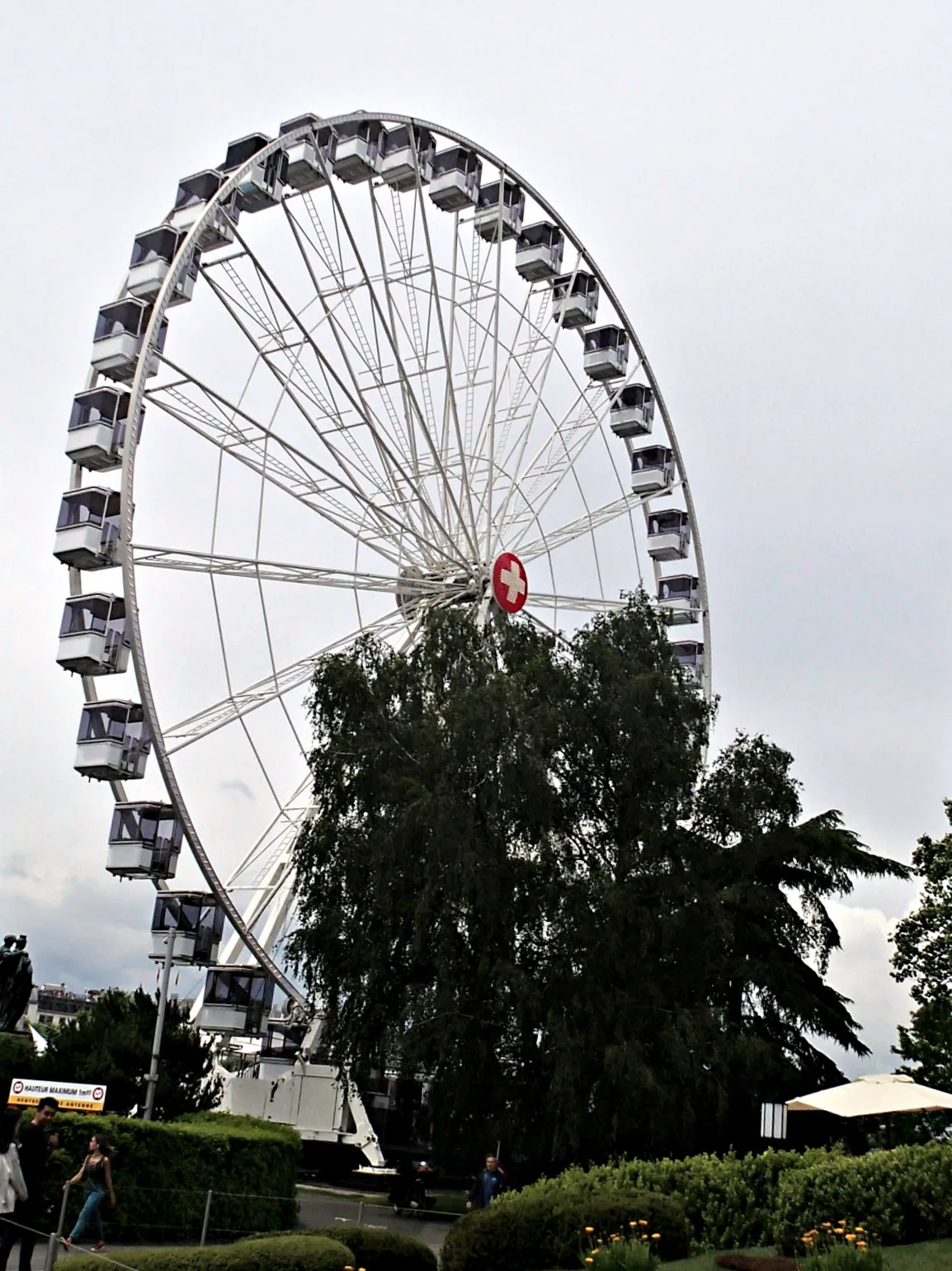 Atmosphere at L'Horloge Fleurie Geneva — travel photo