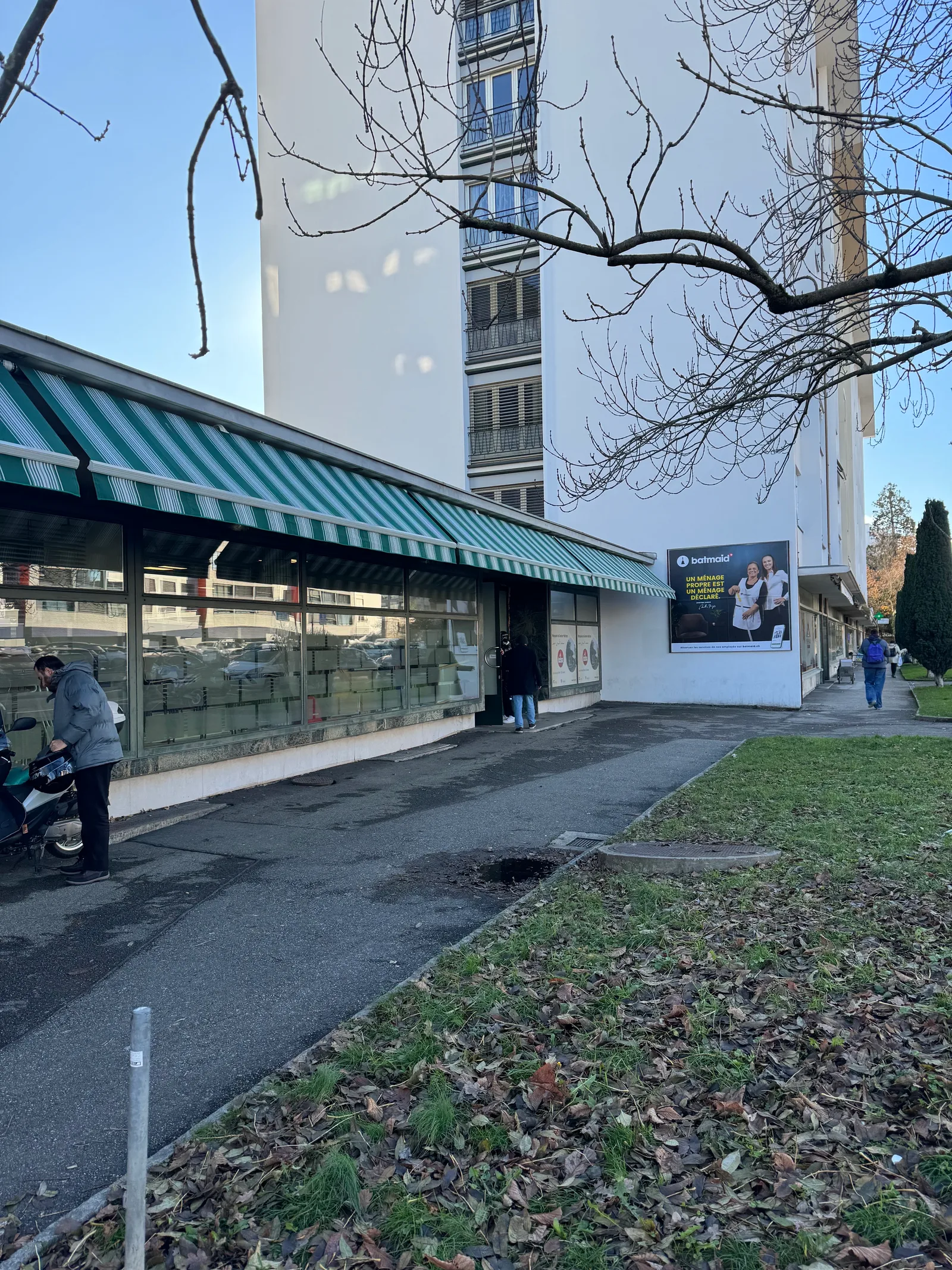 Atmosphere at Mosquée de Genève-Nations CCISG Geneva — travel photo