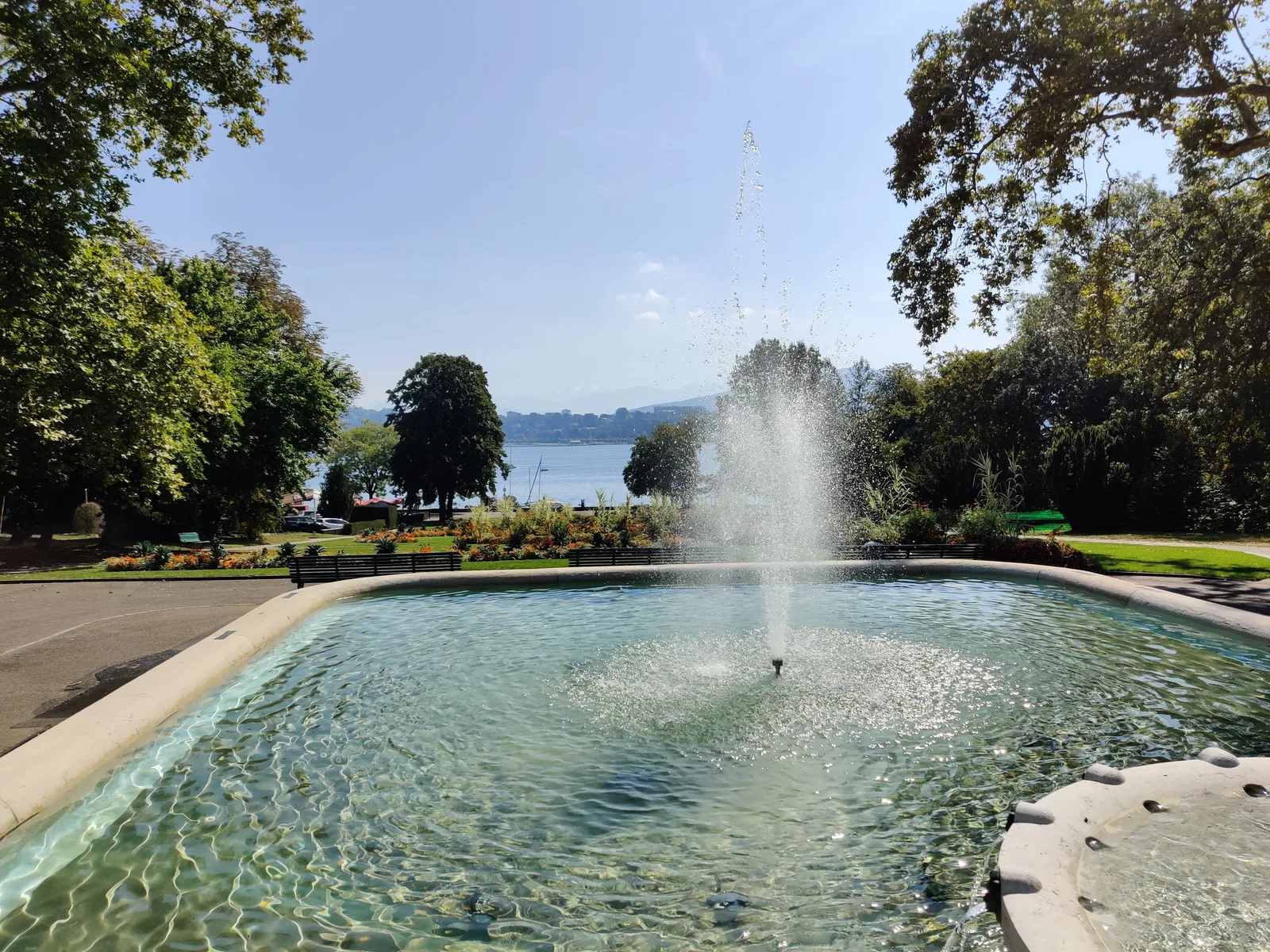 Details at Parc de La Perle du Lac Geneva — travel photo
