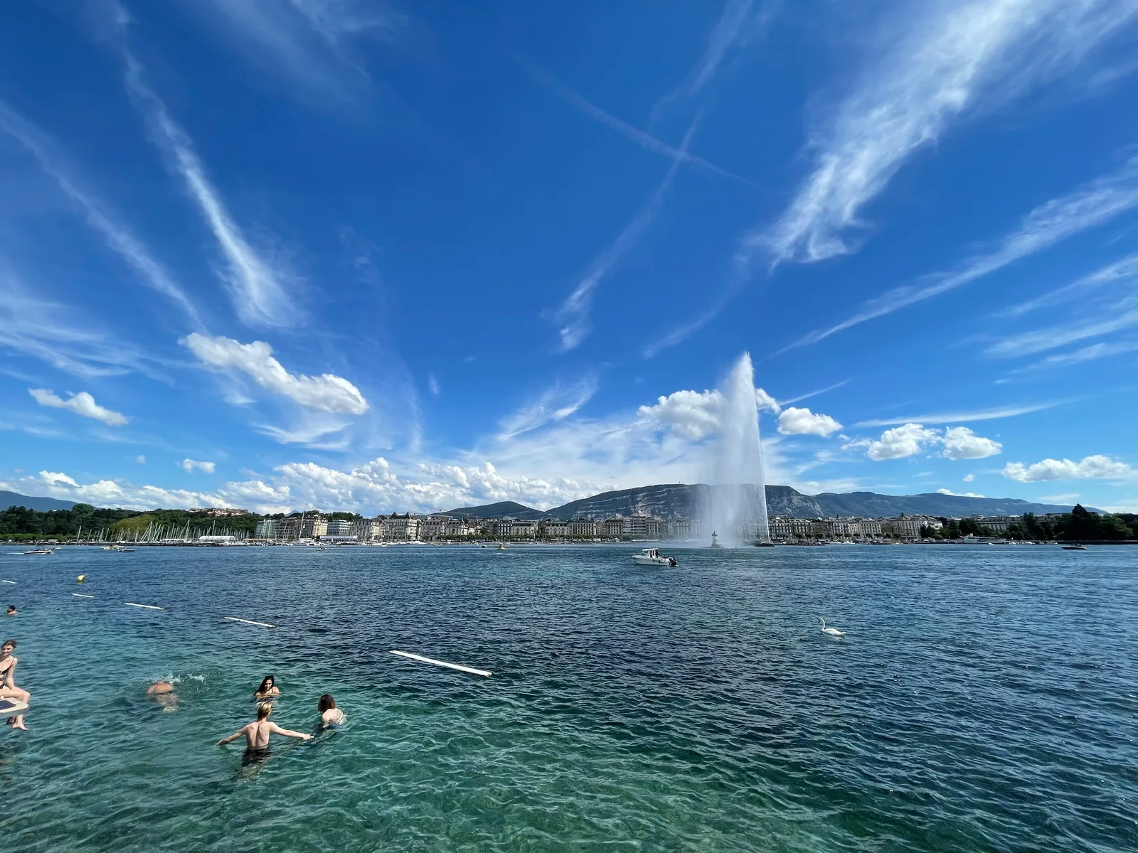 Atmosphere at Parc de La Perle du Lac Geneva — travel photo