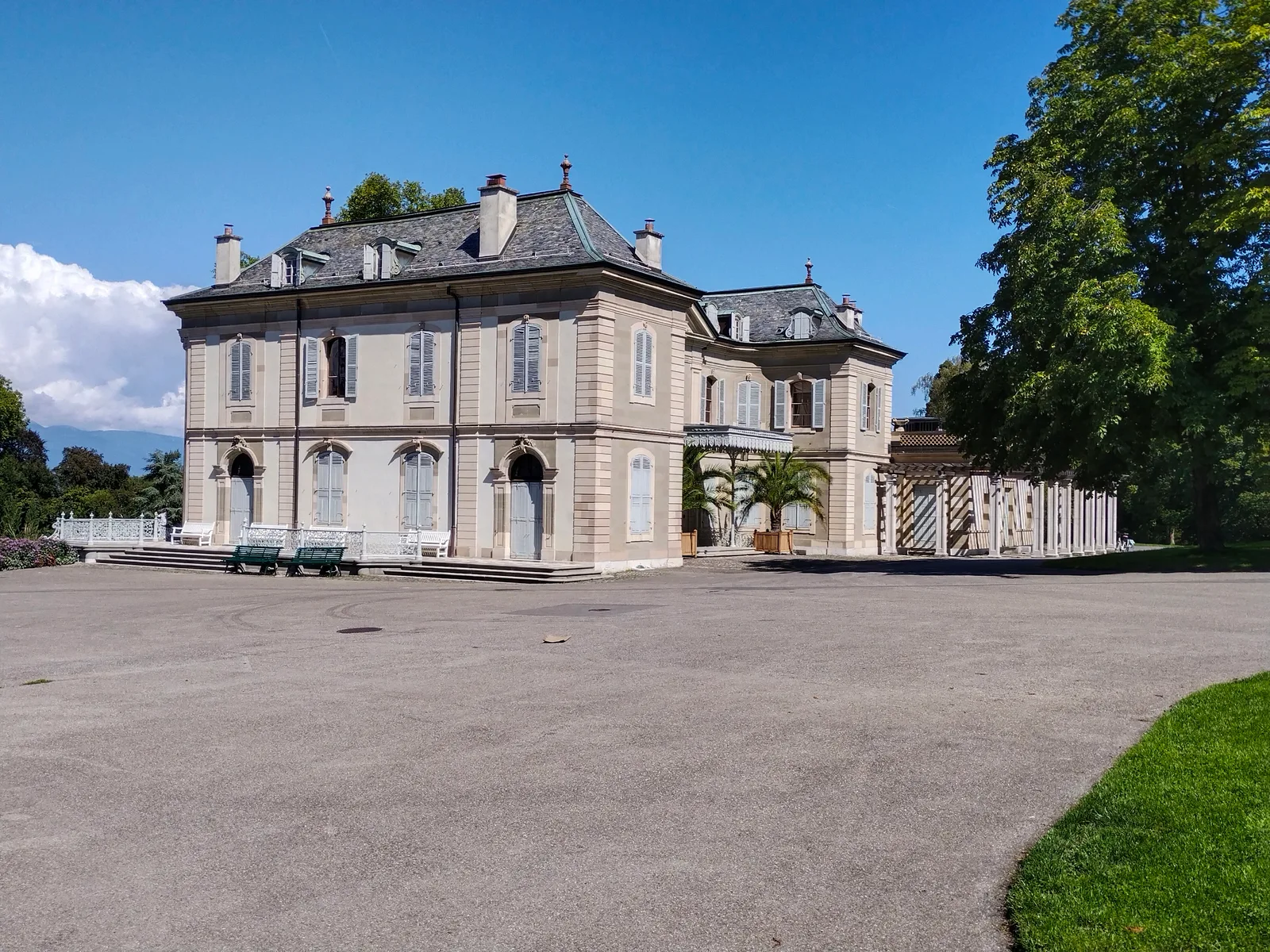 Details at Parc La Grange Geneva — travel photo