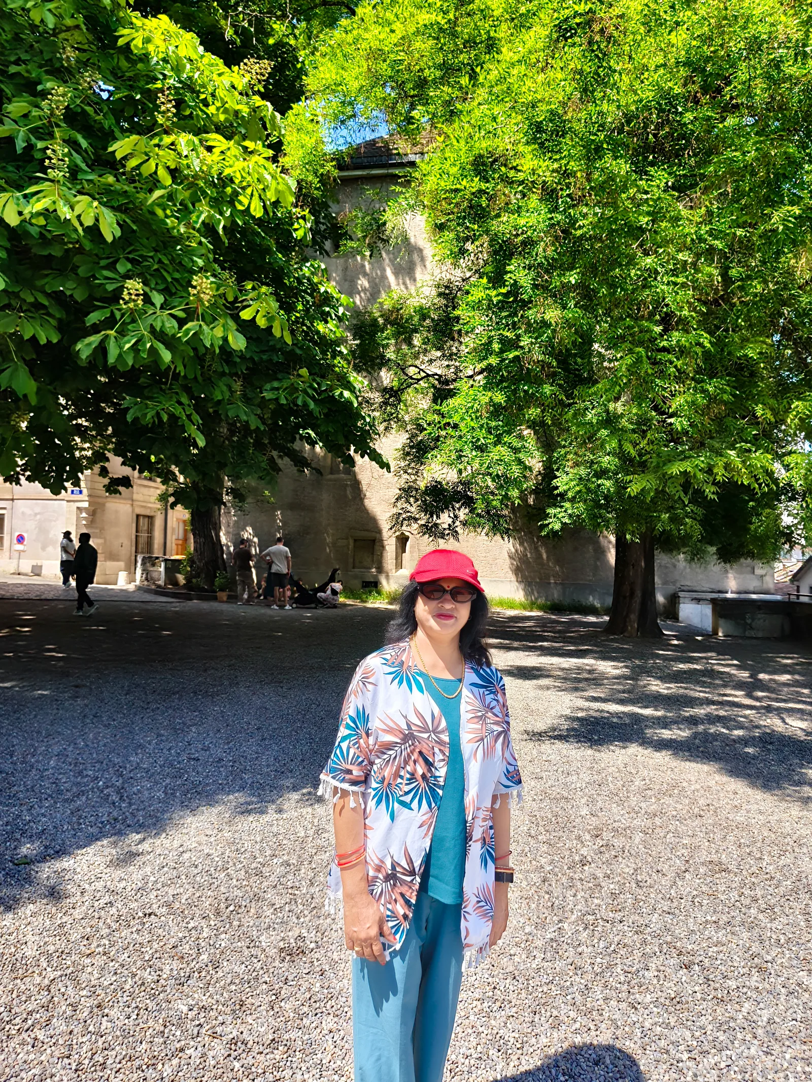 Atmosphere at Place du Bourg-de-Four Geneva — travel photo