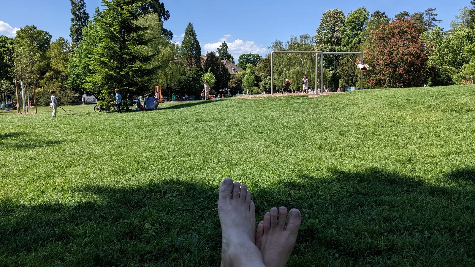 Atmosphere at playground Bertrand Park Geneva — travel photo