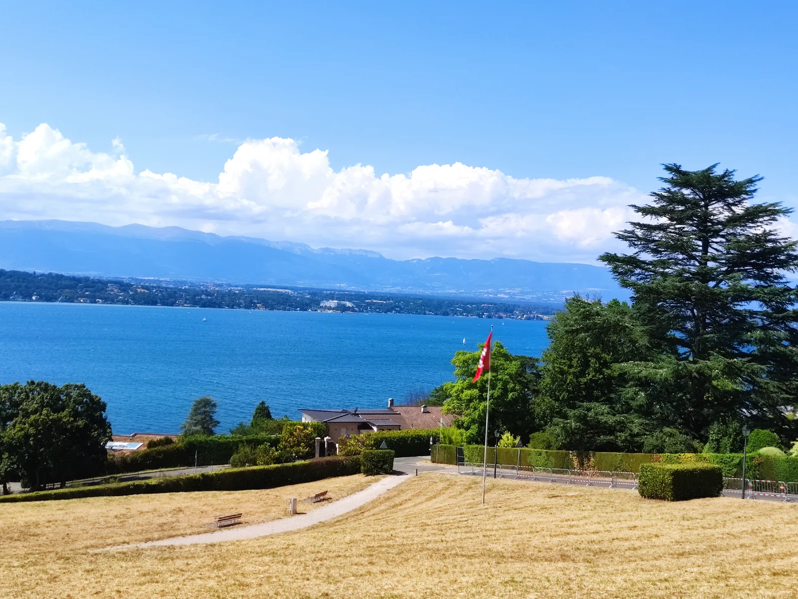 Details at Pré Byron, La Capite Geneva — travel photo