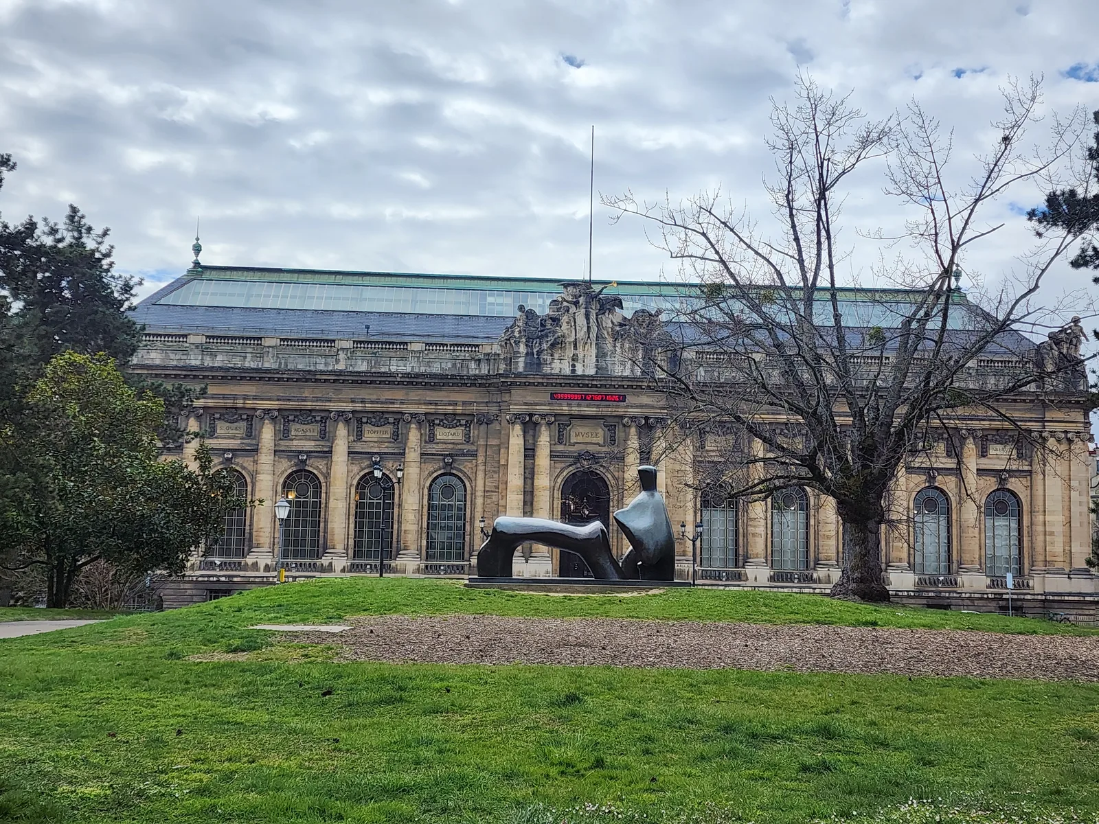 Details at Promenade de l’Observatoire Geneva — travel photo