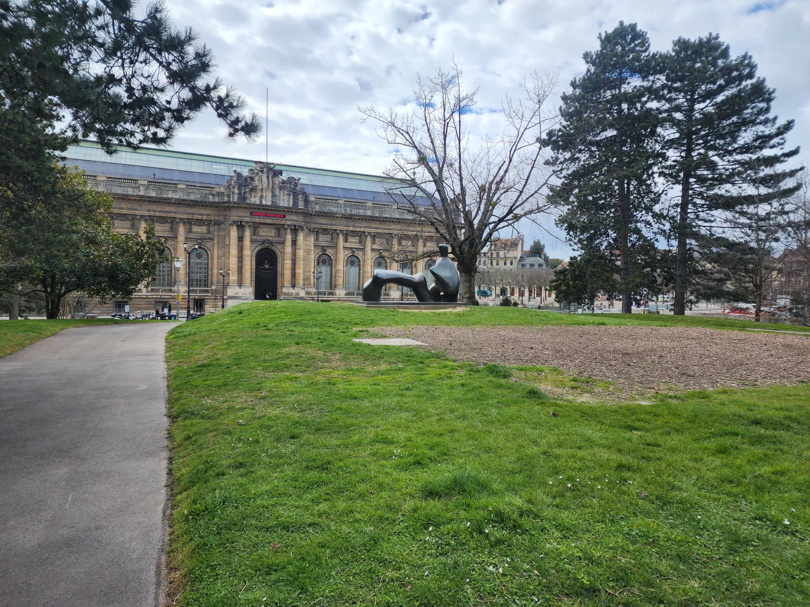 Atmosphere at Promenade de l’Observatoire Geneva — travel photo