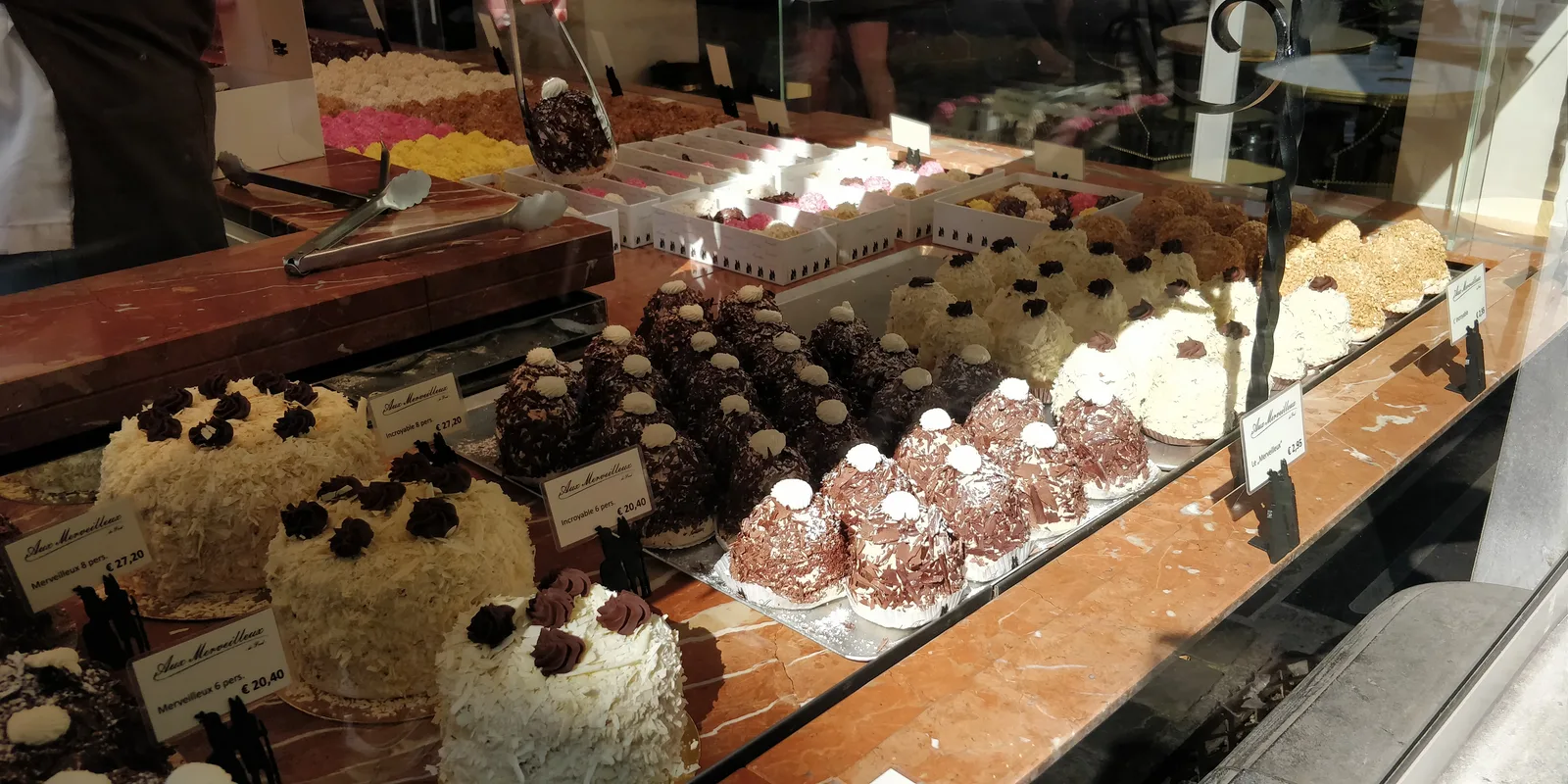 Details at Aux Merveilleux de Fred Ghent — travel photo