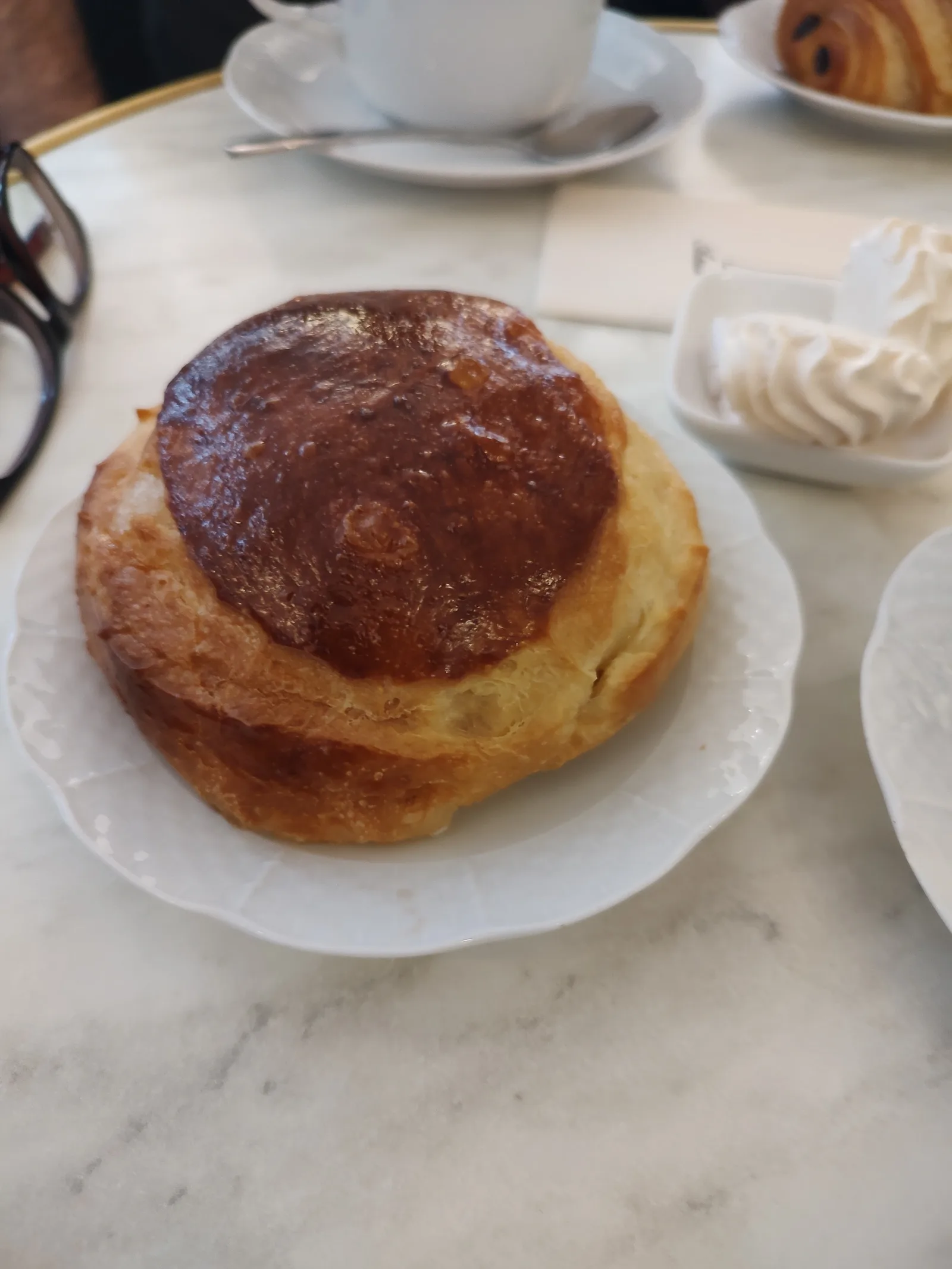 Atmosphere at Aux Merveilleux de Fred Ghent — travel photo