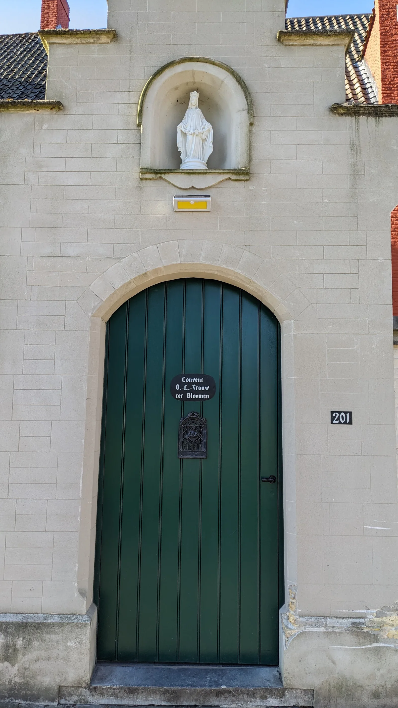 Atmosphere at Begijnhof O.L.V. ter Hoyen / Klein Begijnhof Gent Ghent — travel photo