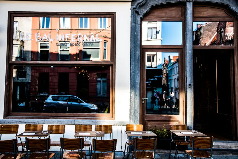 Le Bal Infernal - used book café