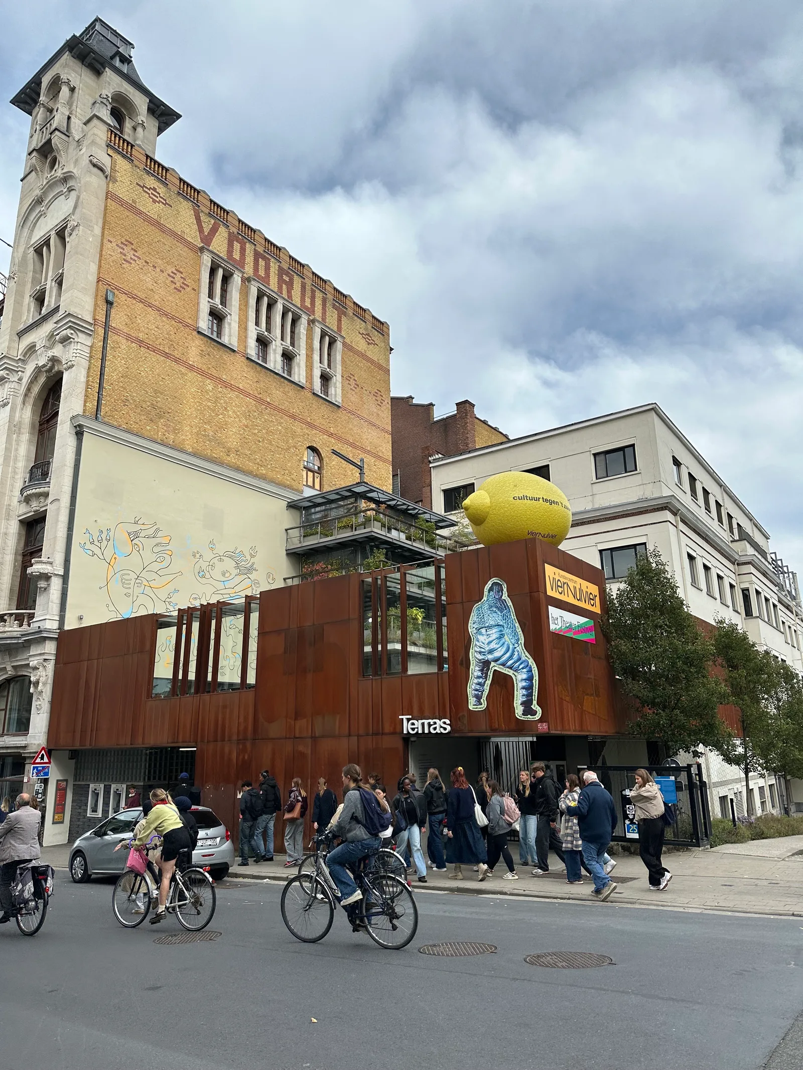 Atmosphere at VIERNULVIER Ghent — travel photo