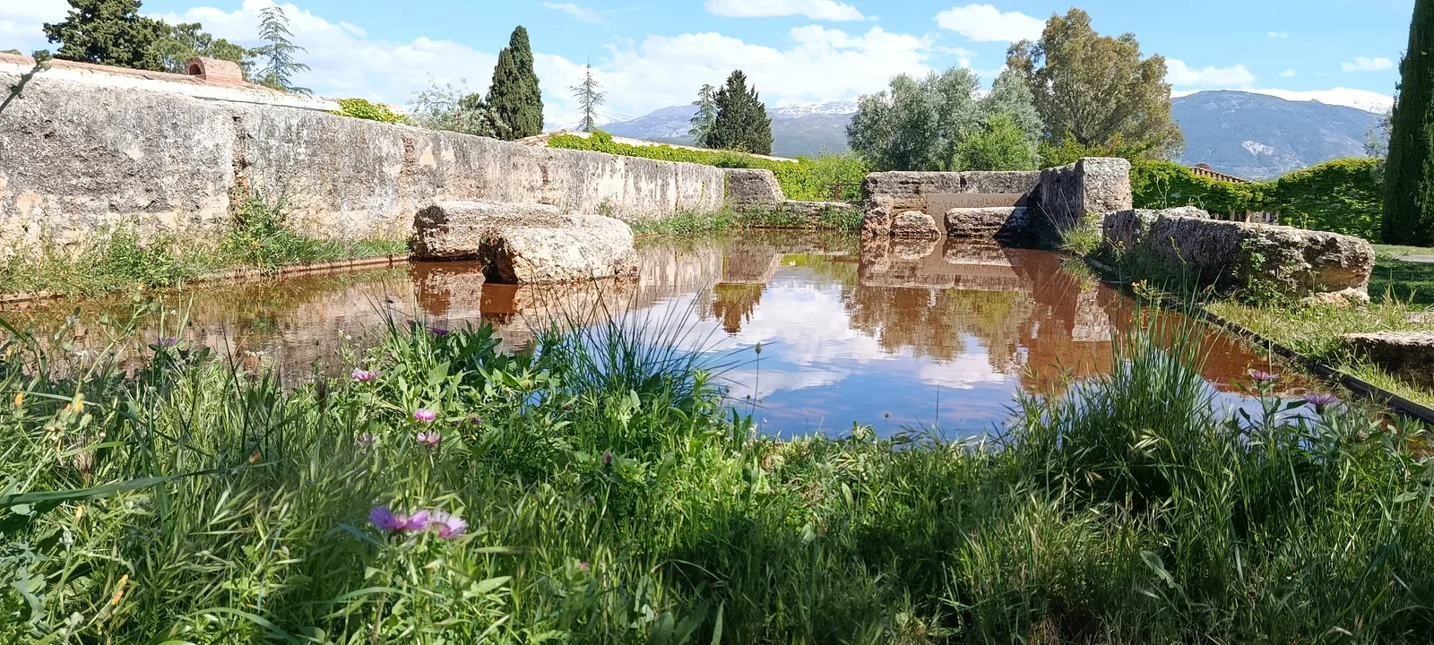 Main view at Alixares Garden Granada — travel photo