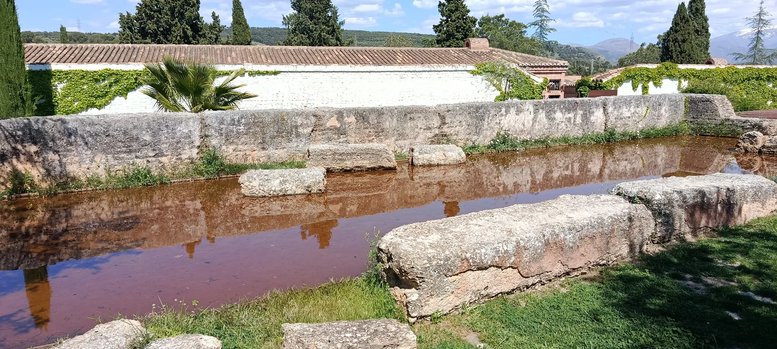 Atmosphere at Alixares Garden Granada — travel photo