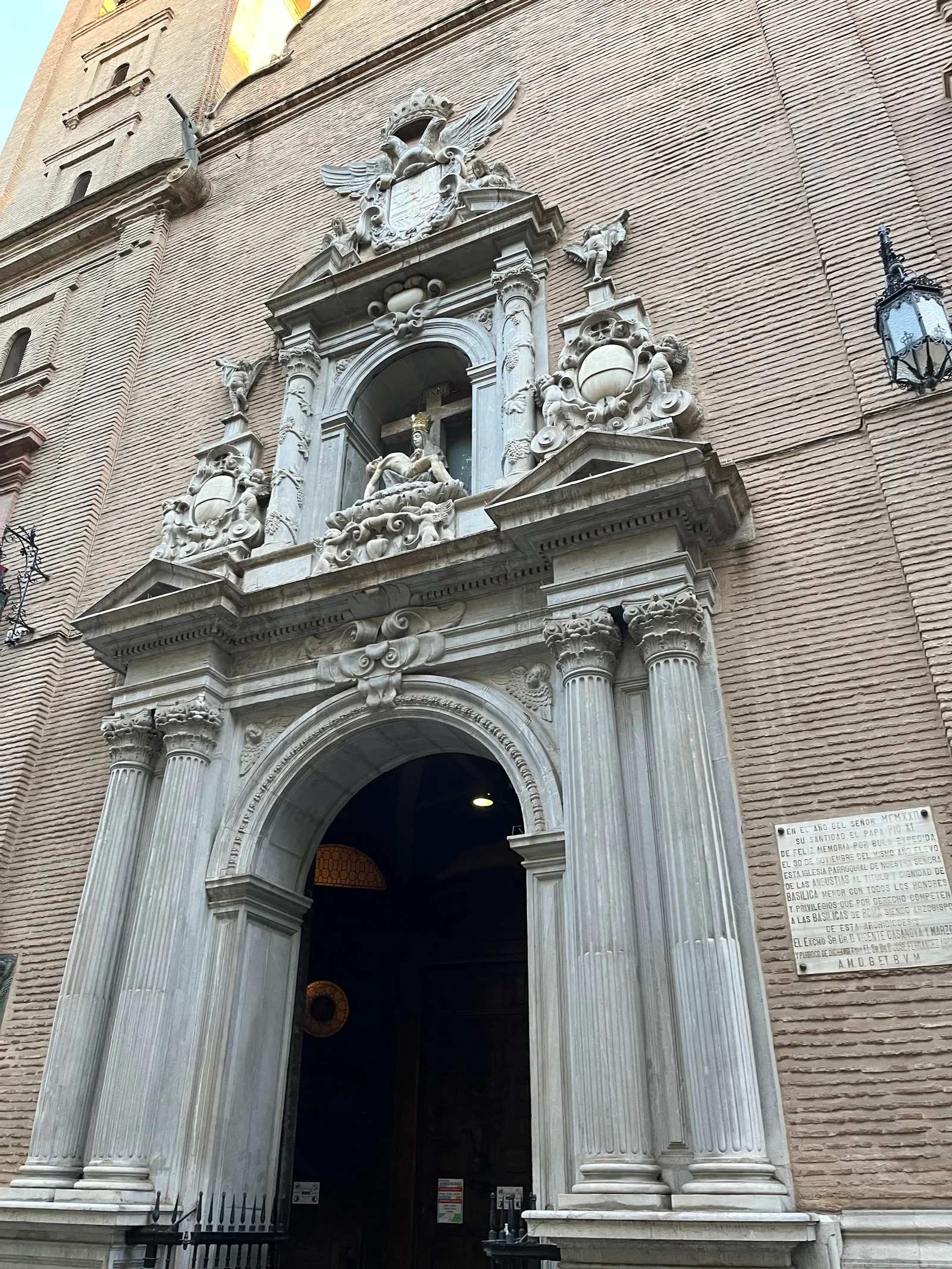 Details at Basílica Virgen de las Angustias Granada — travel photo