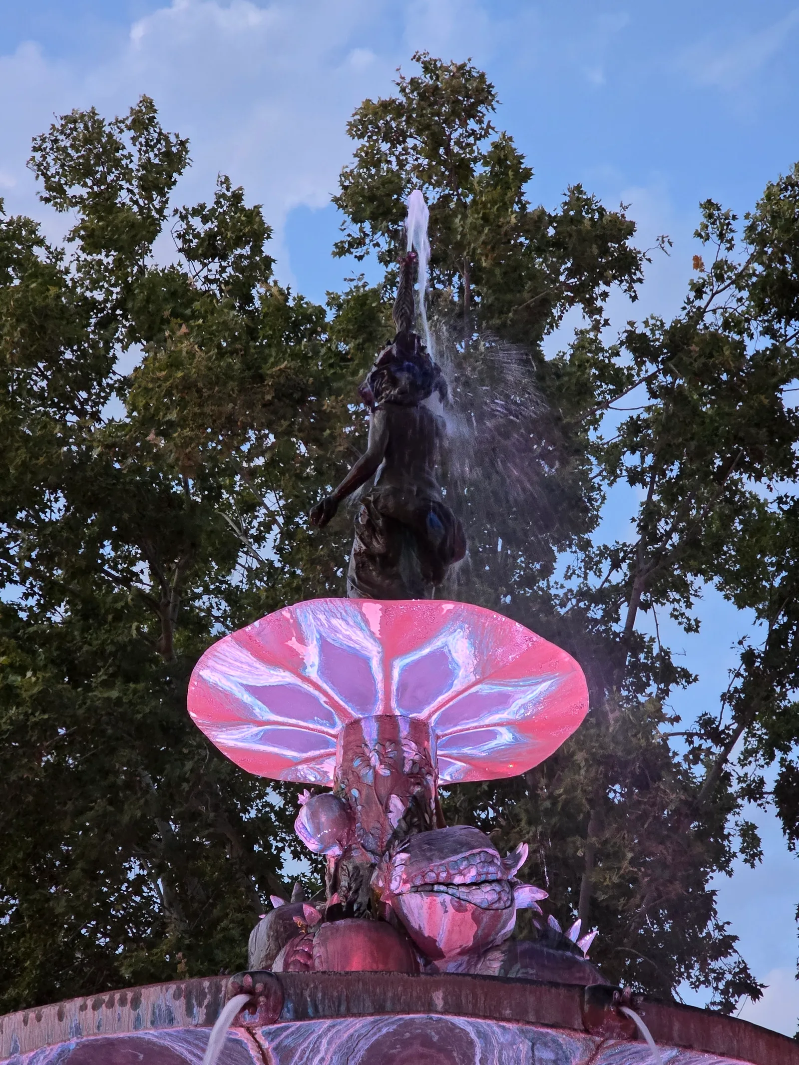 Details at Fuente de las Granadas Granada — travel photo