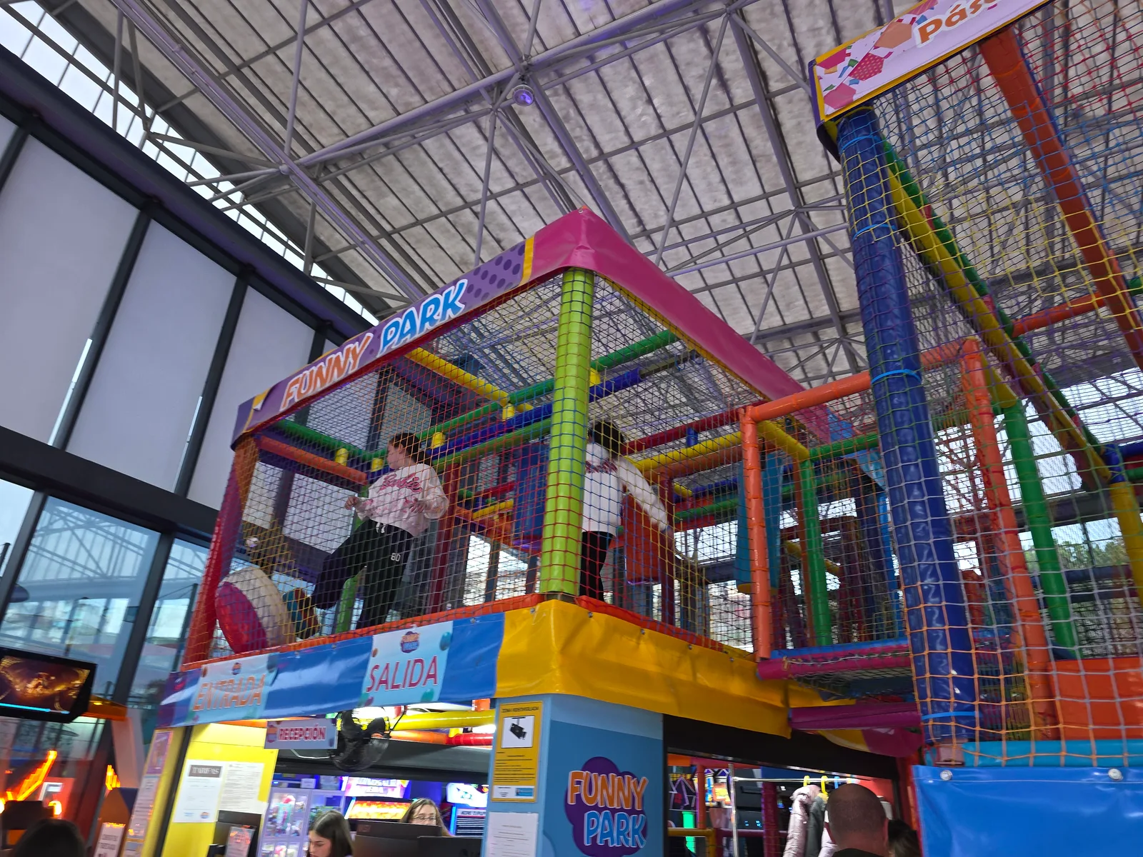 Atmosphere at Funny Park Granada — travel photo