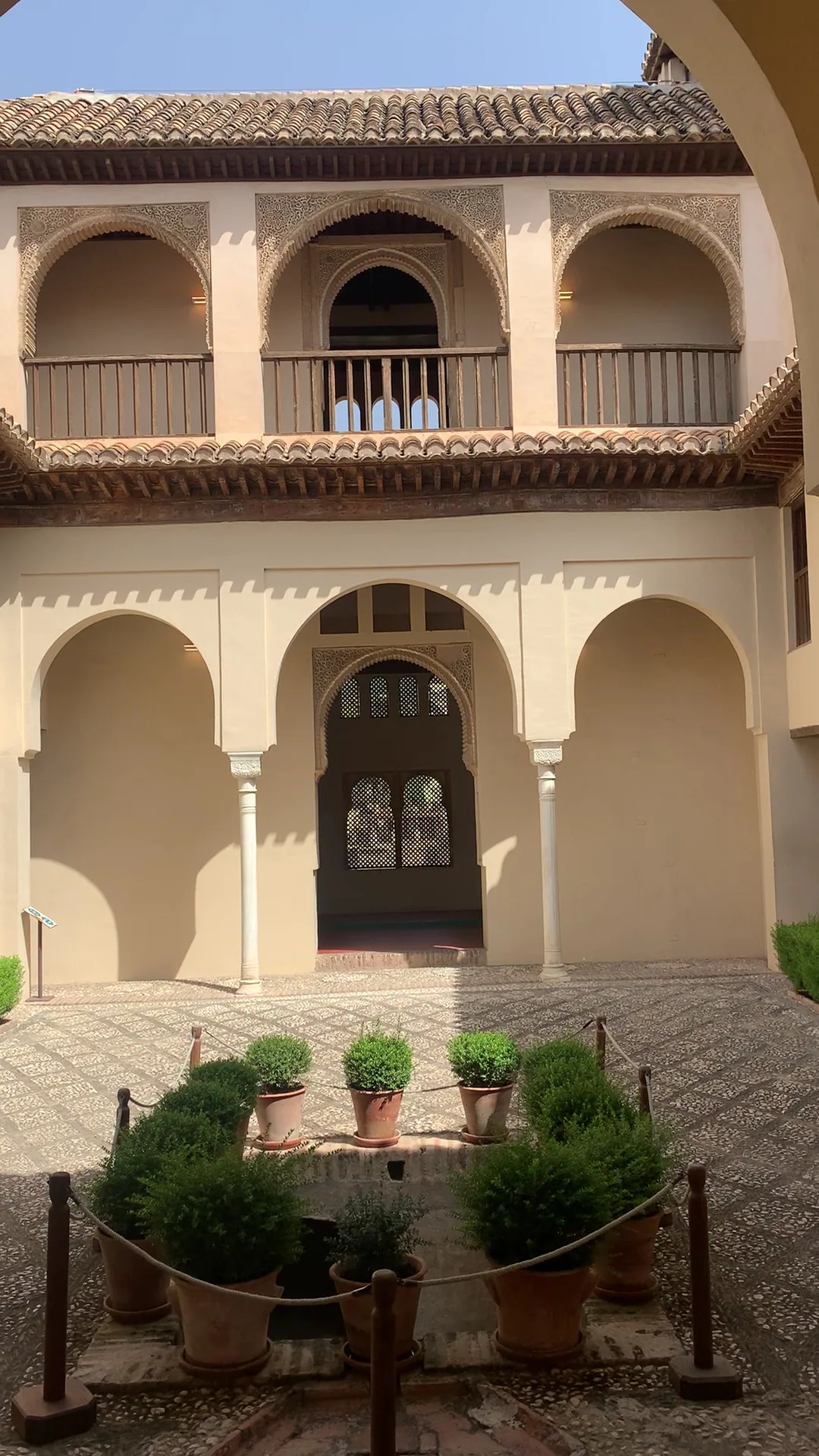 Atmosphere at Palacio de Dar al-Horra Granada — travel photo