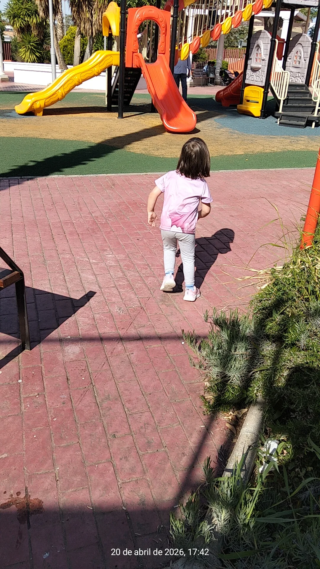 Main view at Parque infantil Barrio Las Caserías Granada — travel photo