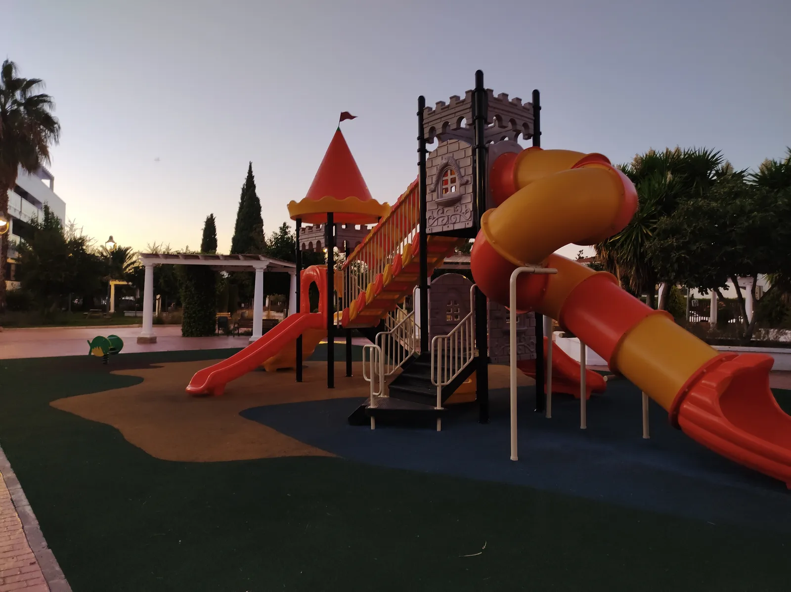 Atmosphere at Parque infantil Barrio Las Caserías Granada — travel photo