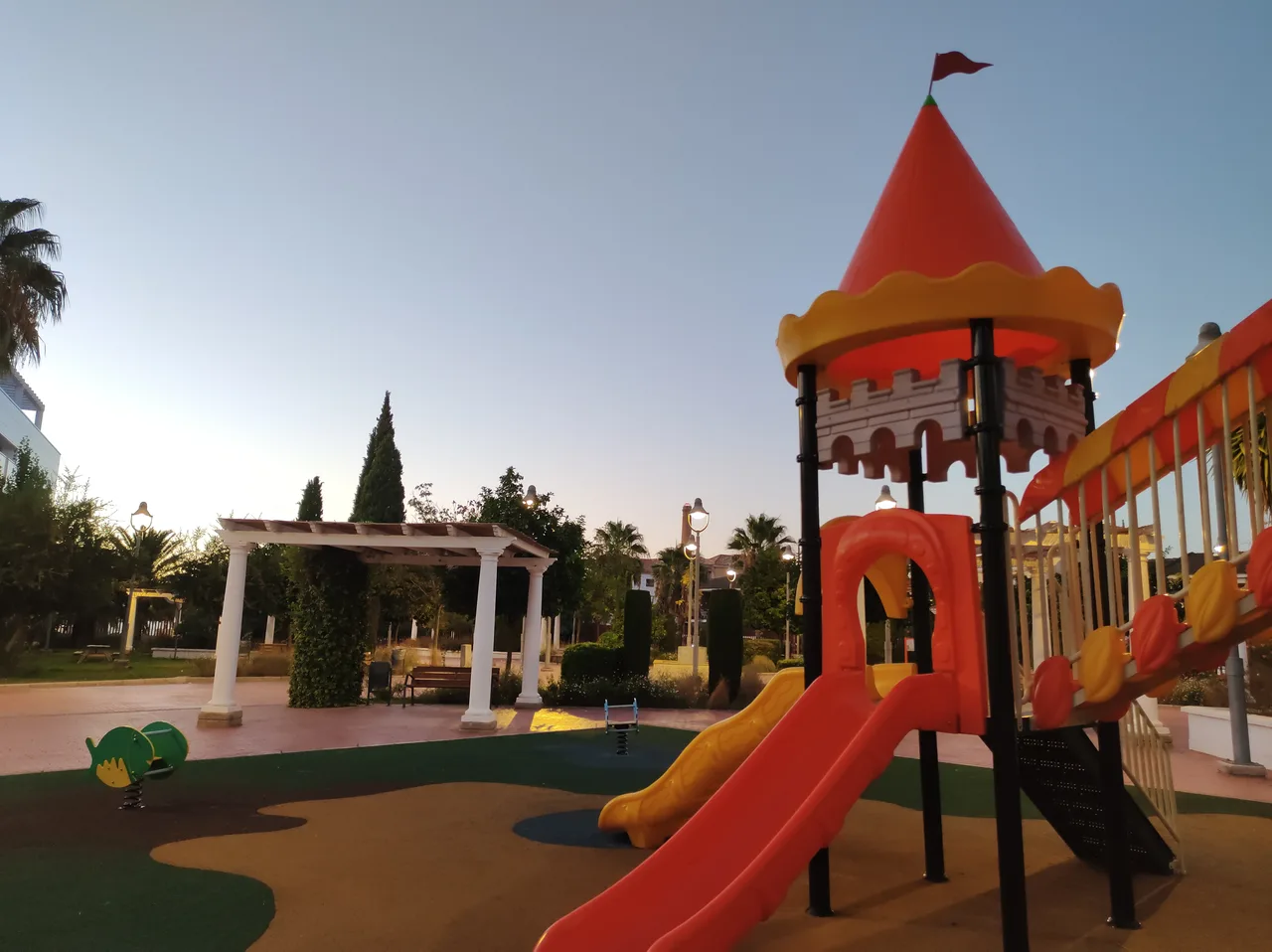 Parque infantil Barrio Las Caserías — family guide Granada
