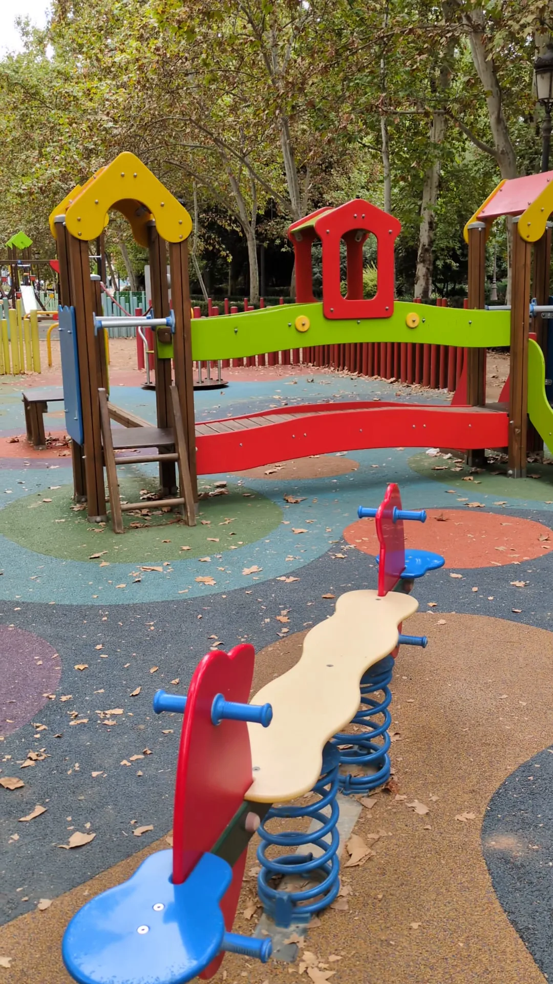 Main view at Parque Infantil Paseo De La Bomba Granada — travel photo