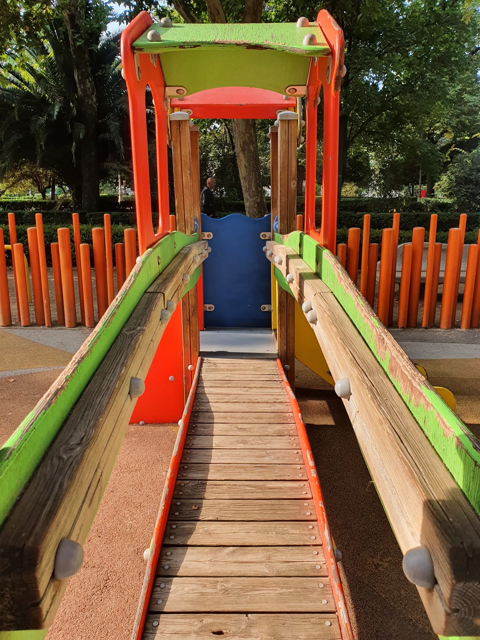 Details at Parque Infantil Paseo De La Bomba Granada — travel photo