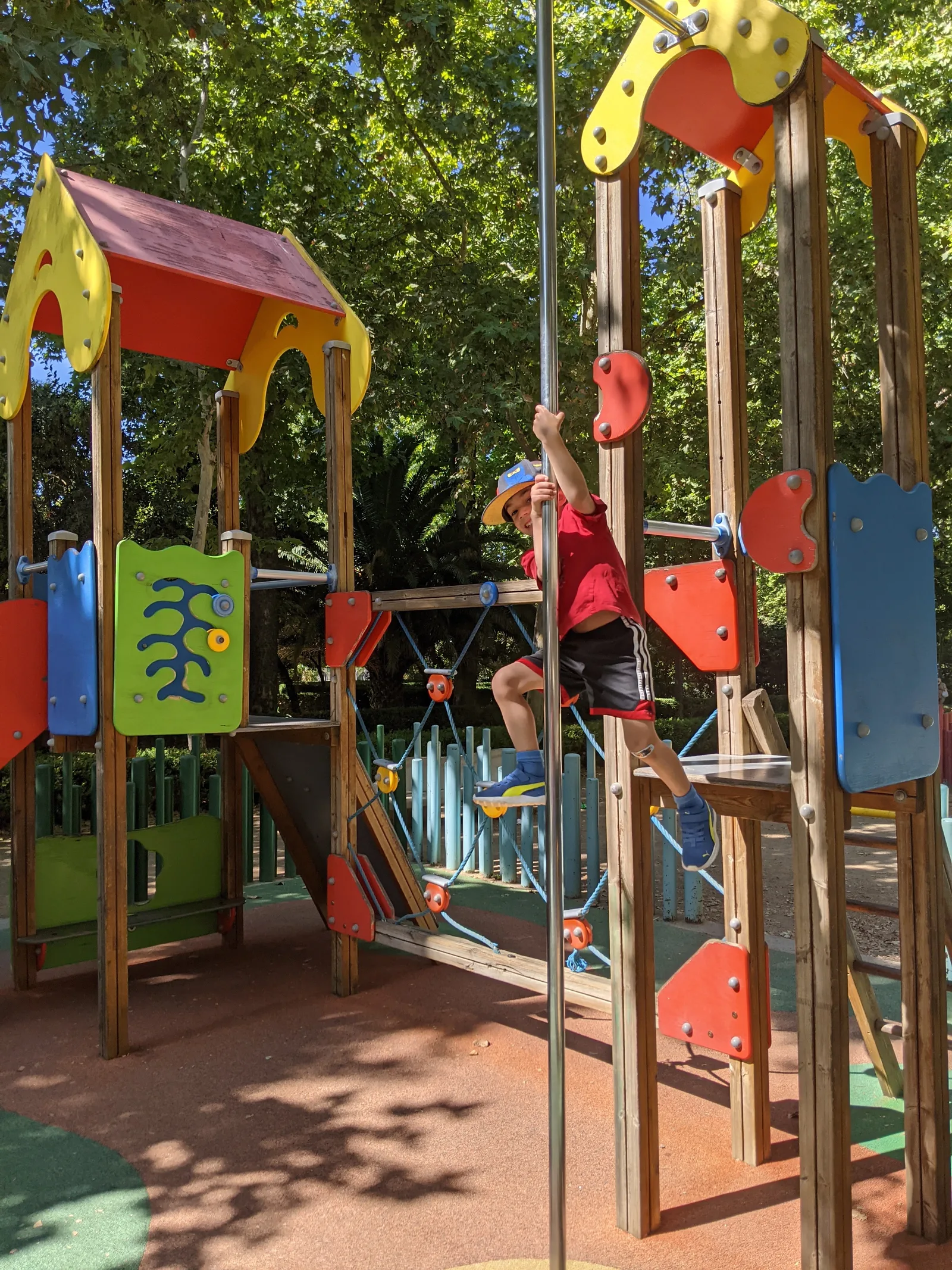 Atmosphere at Parque Infantil Paseo De La Bomba Granada — travel photo