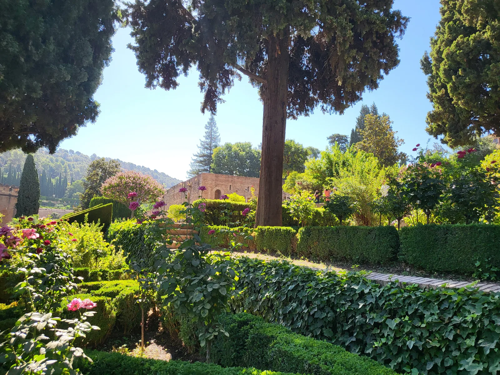Main view at Plaza de los Aljibes de la Alhambra Granada — travel photo