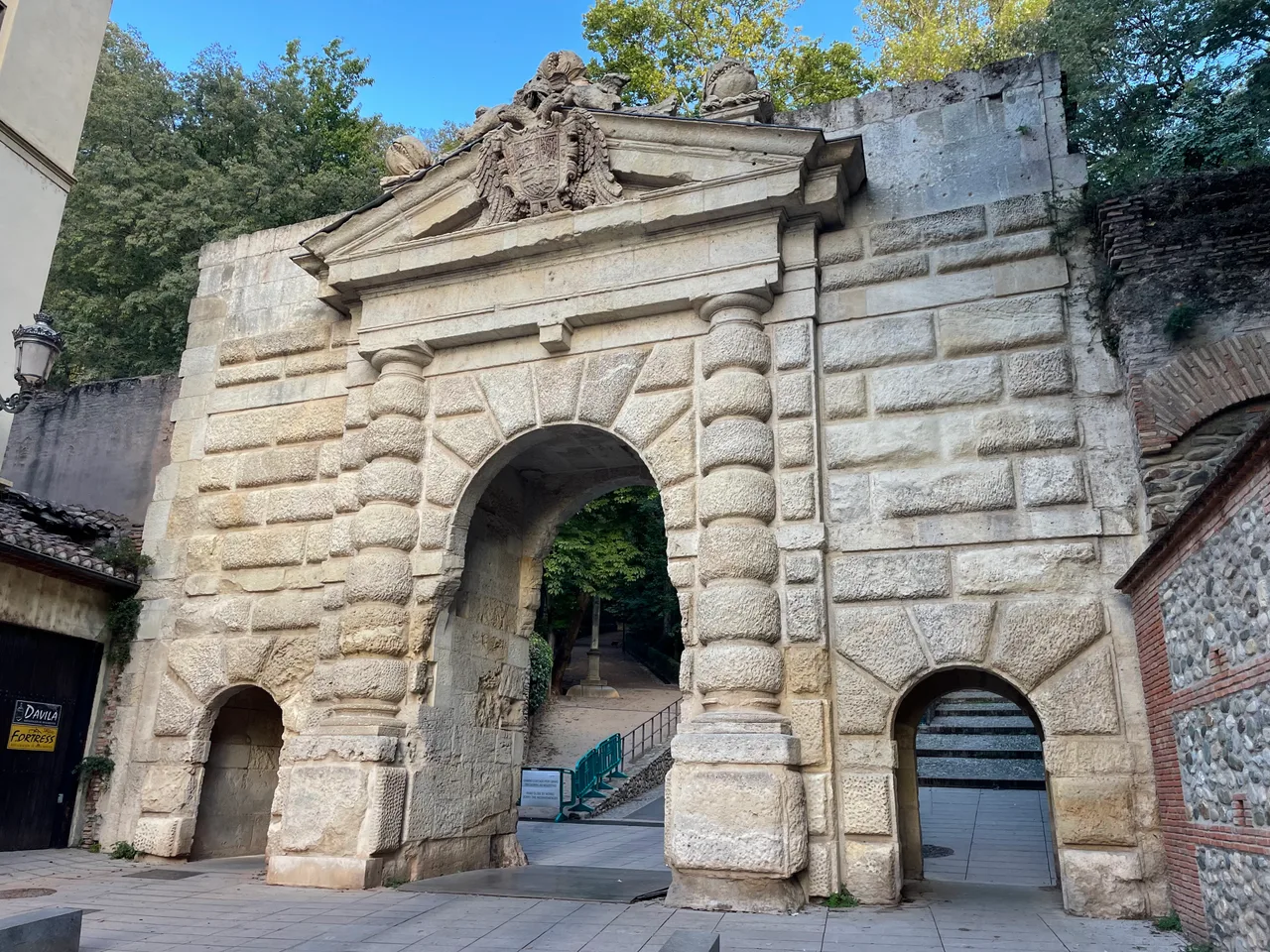 Puerta de las Granadas