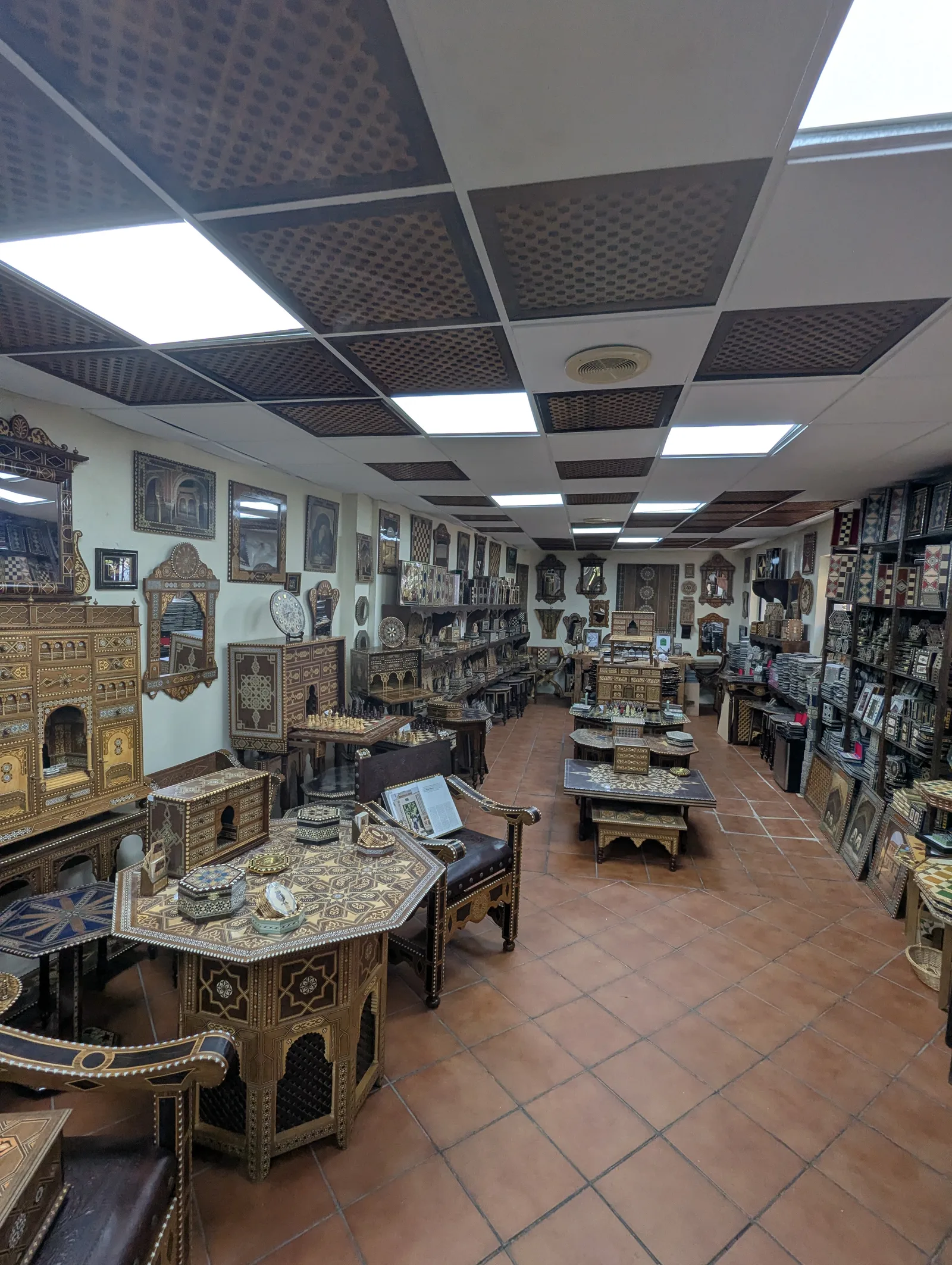 Main view at TARACEA ARTESANIA DEL ARBOL Granada — travel photo