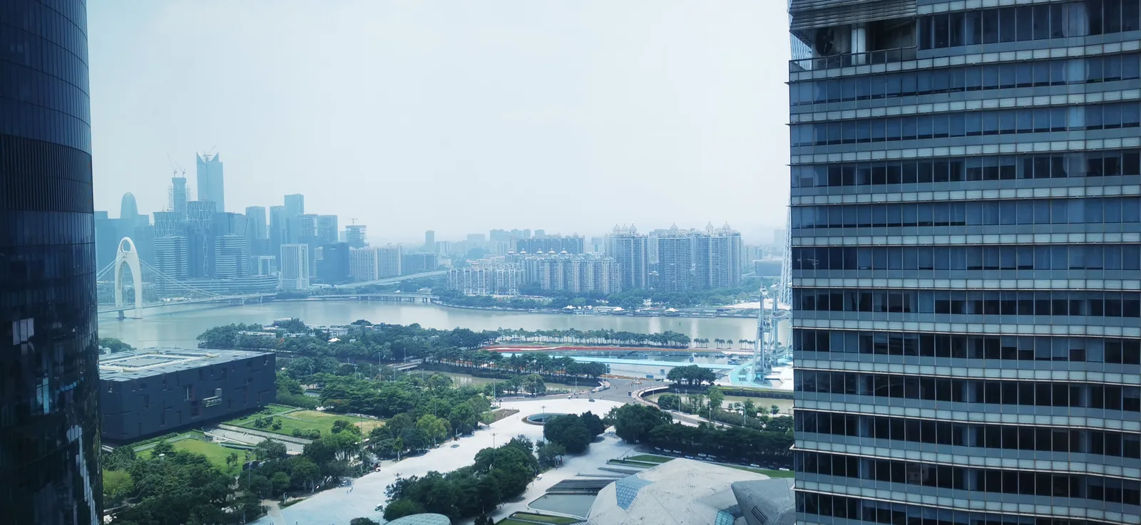 Atmosphere at CTF Finance Centre Guangzhou — travel photo