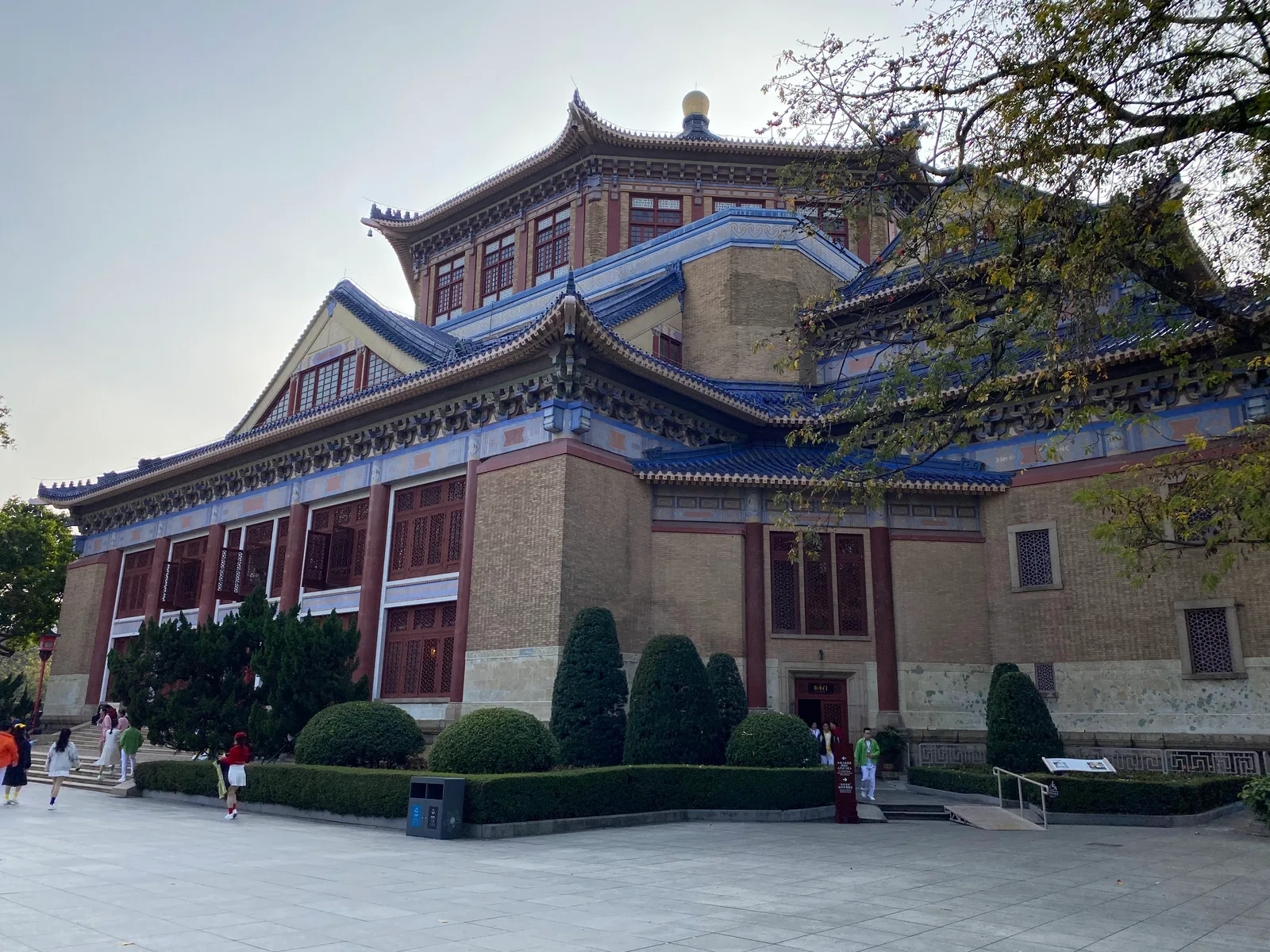 Atmosphere at Dr. Sun Yat-sen's Memorial Hall Guangzhou — travel photo