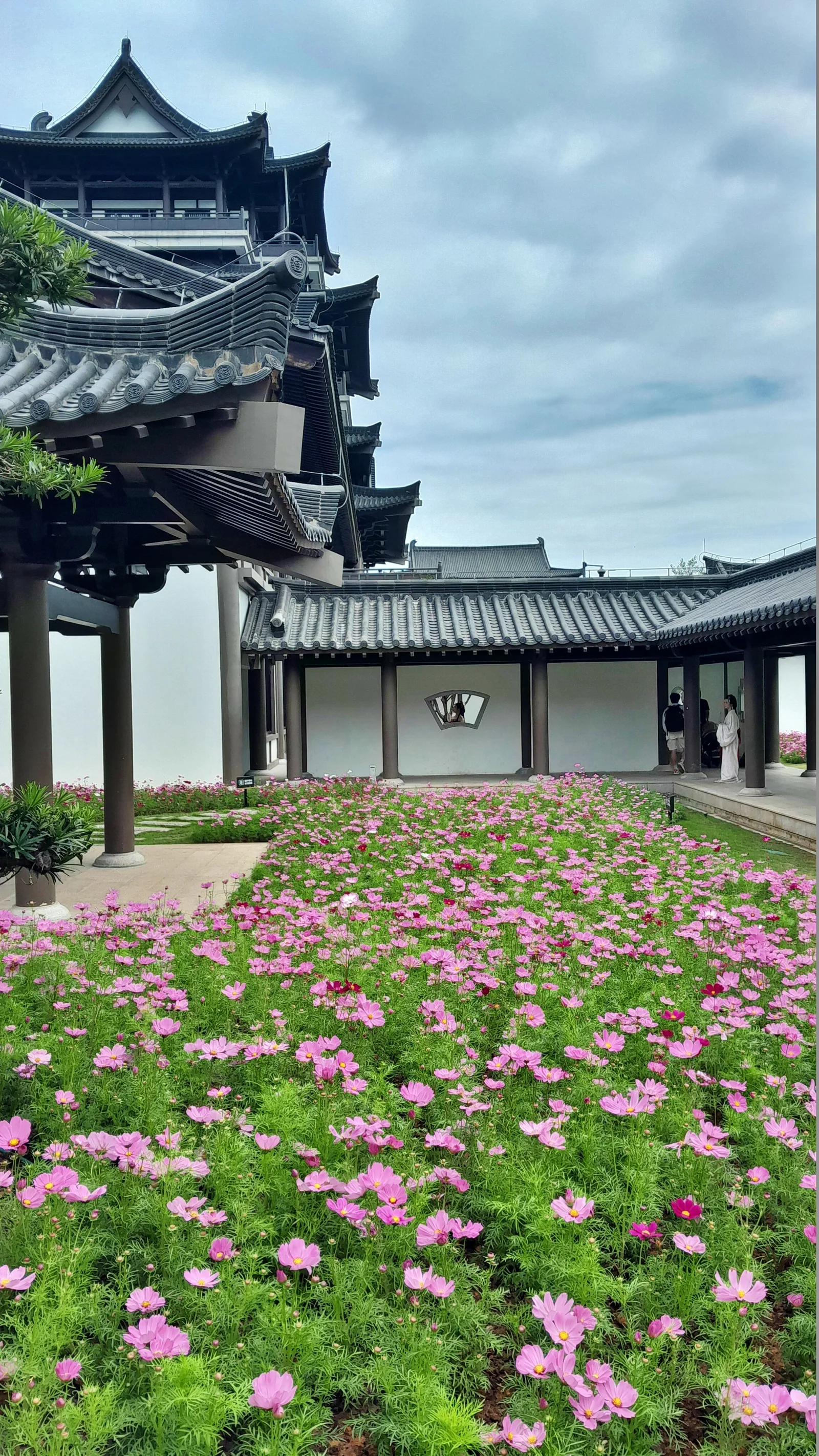 Atmosphere at Guangzhou Cultural Center Public Culture Learning Center Guangzhou — travel photo