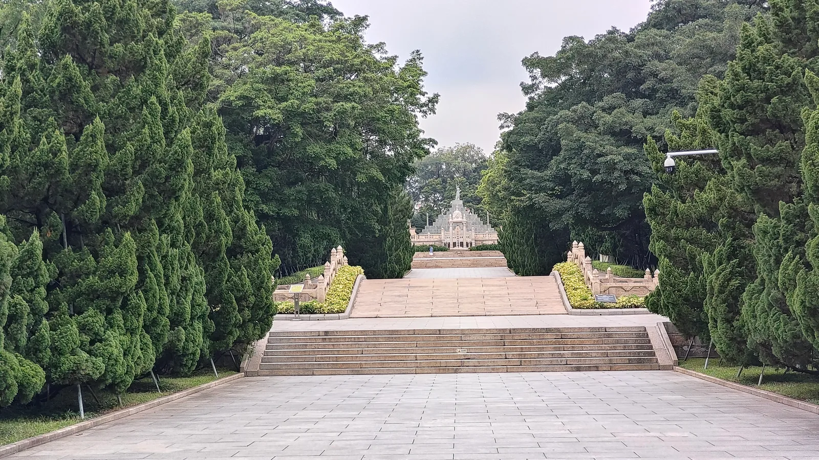 Interior at Guangzhou Huanghuagang Commemoration Park （Southeast Gate 2） Guangzhou — travel photo
