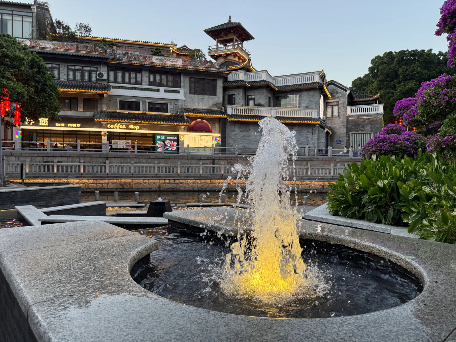 Atmosphere at Guangzhou Liwanhu Park Guangzhou — travel photo