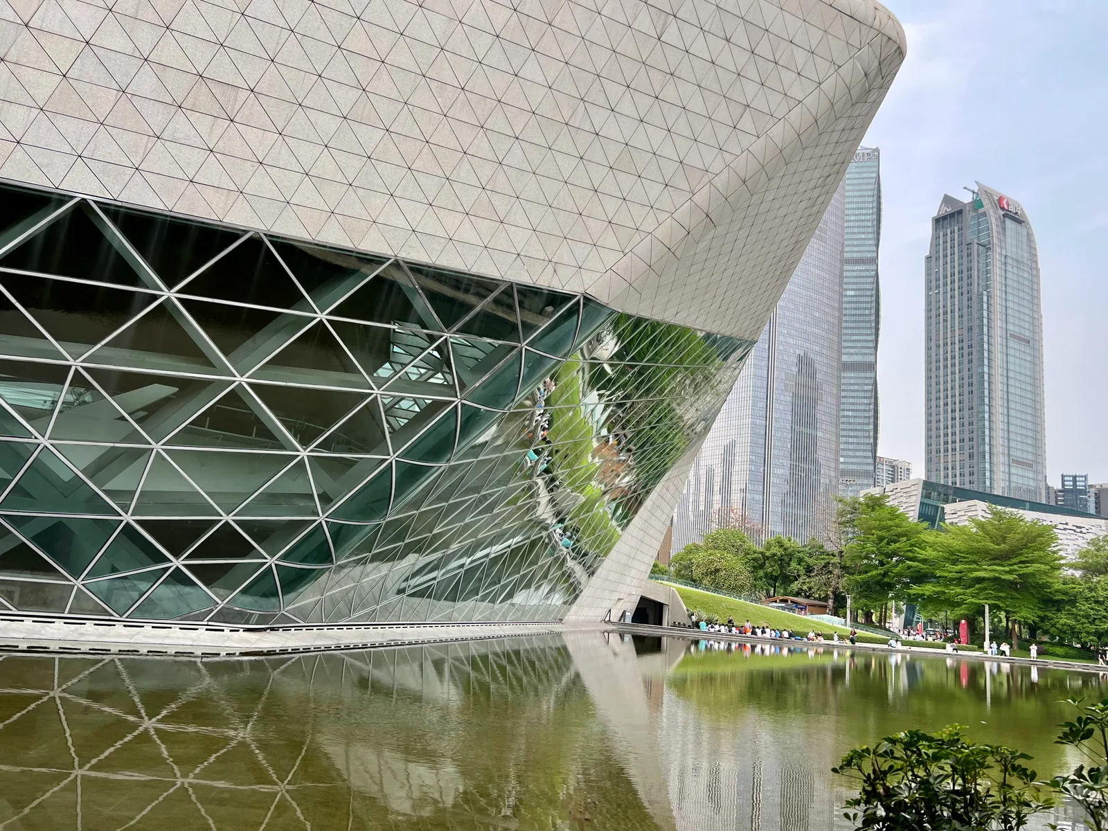 Atmosphere at Guangzhou Opera House Guangzhou — travel photo