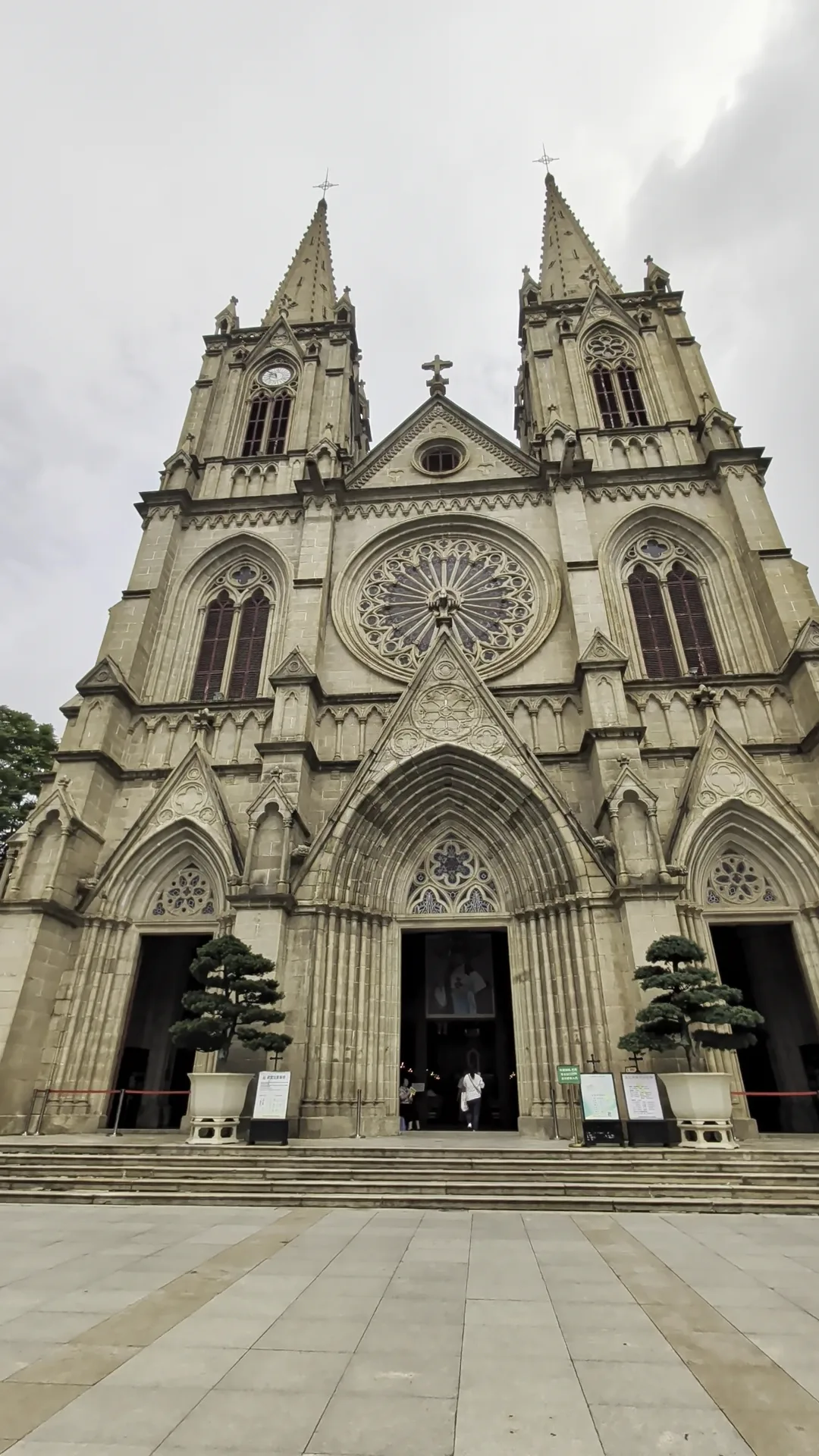 Interior at Guangzhou Sacred Heart Cathedral Guangzhou — travel photo
