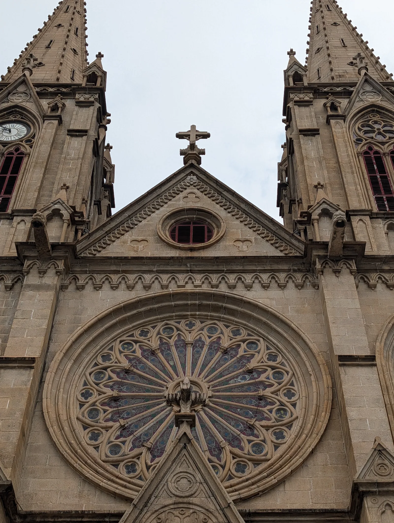 Details at Guangzhou Sacred Heart Cathedral Guangzhou — travel photo