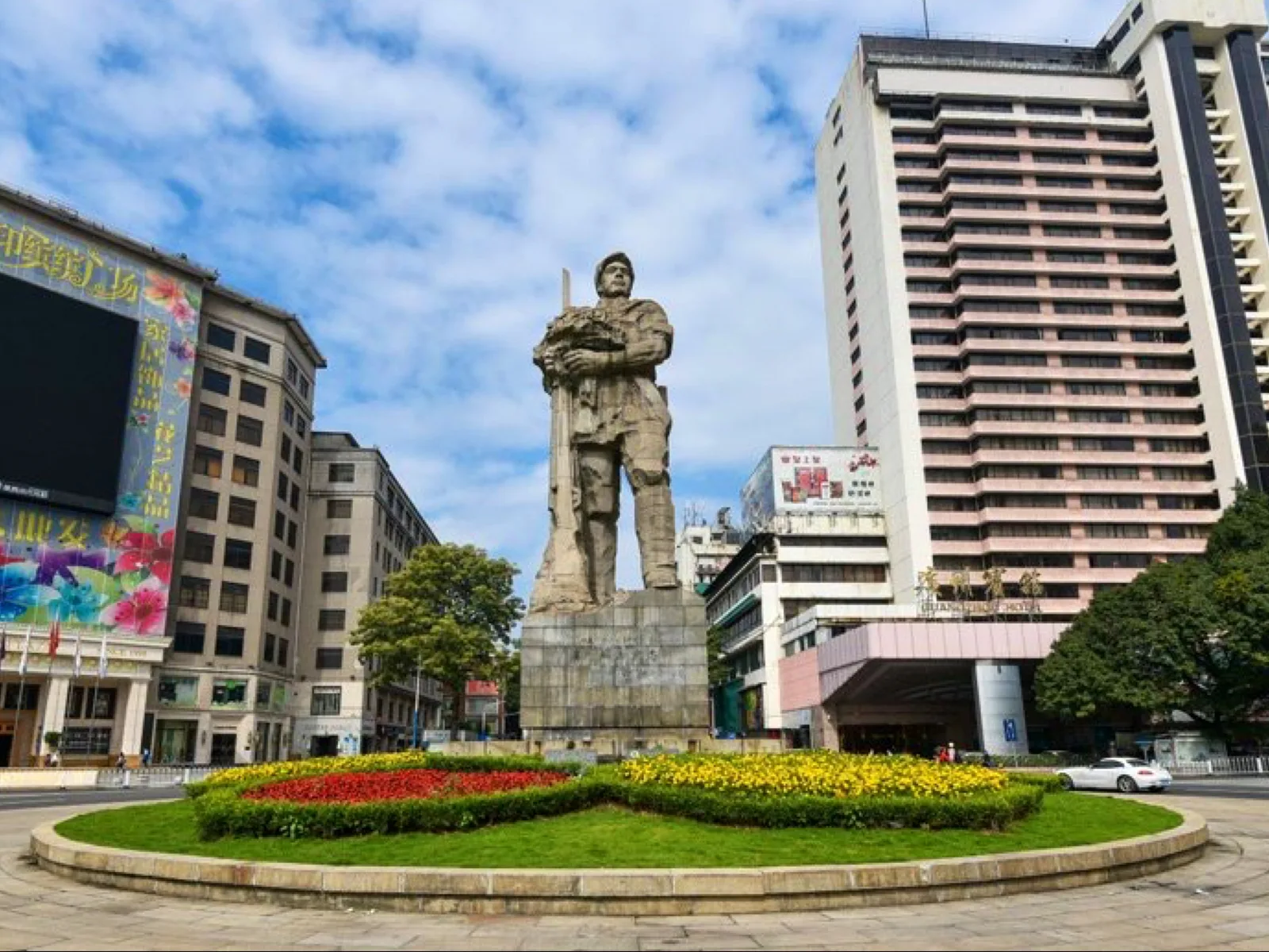 Haizhu Square — romantic guide Guangzhou