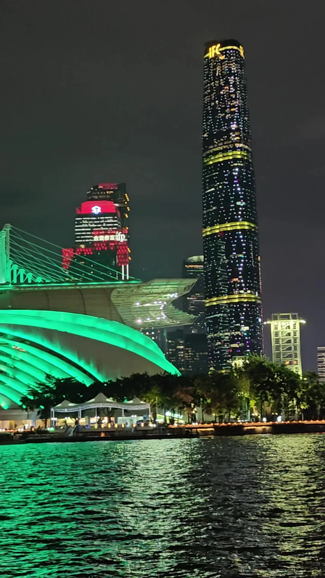Details at Hongcheng Park （East Gate） Guangzhou — travel photo