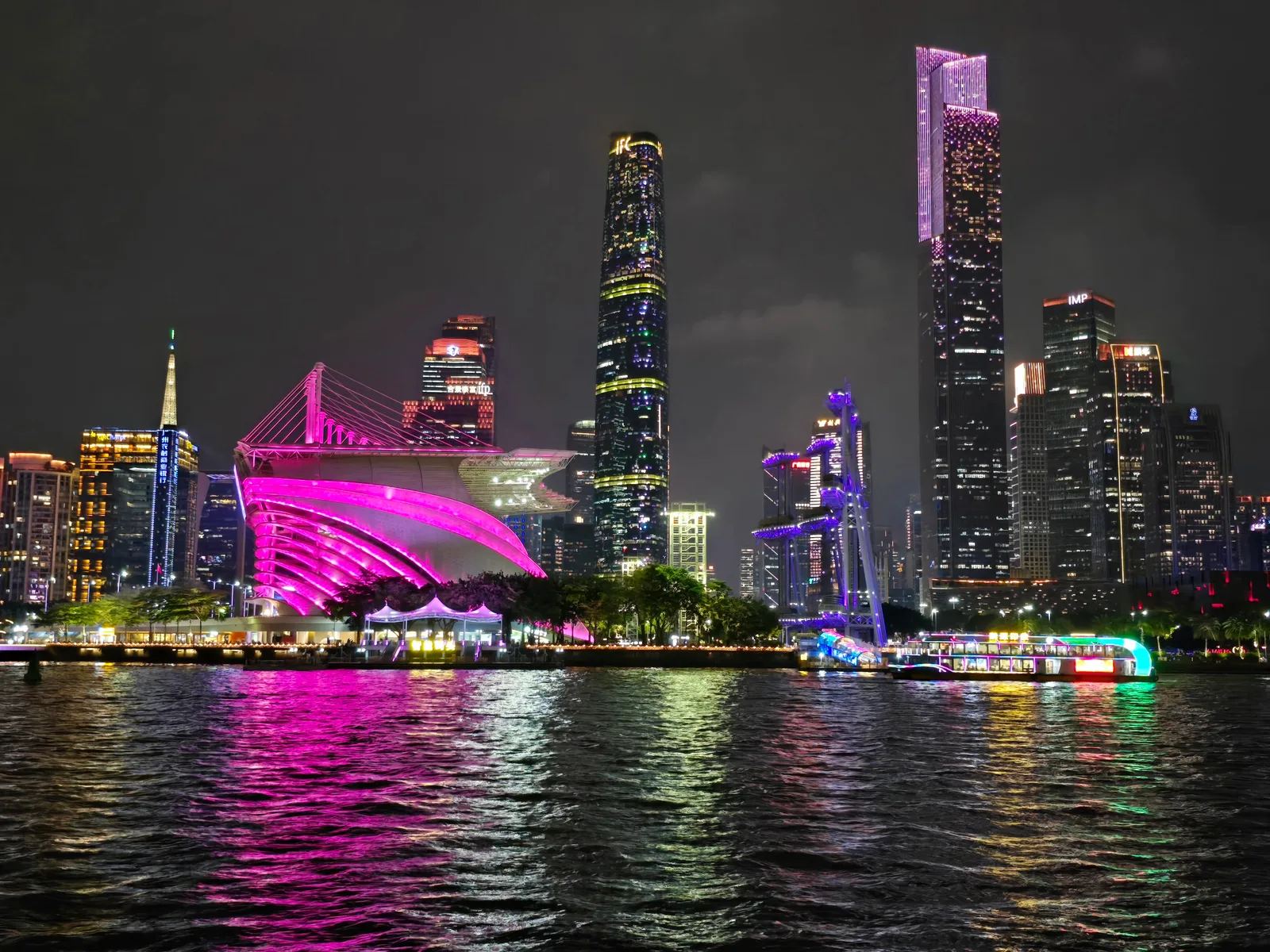 Atmosphere at Huacheng Square Guangzhou — travel photo