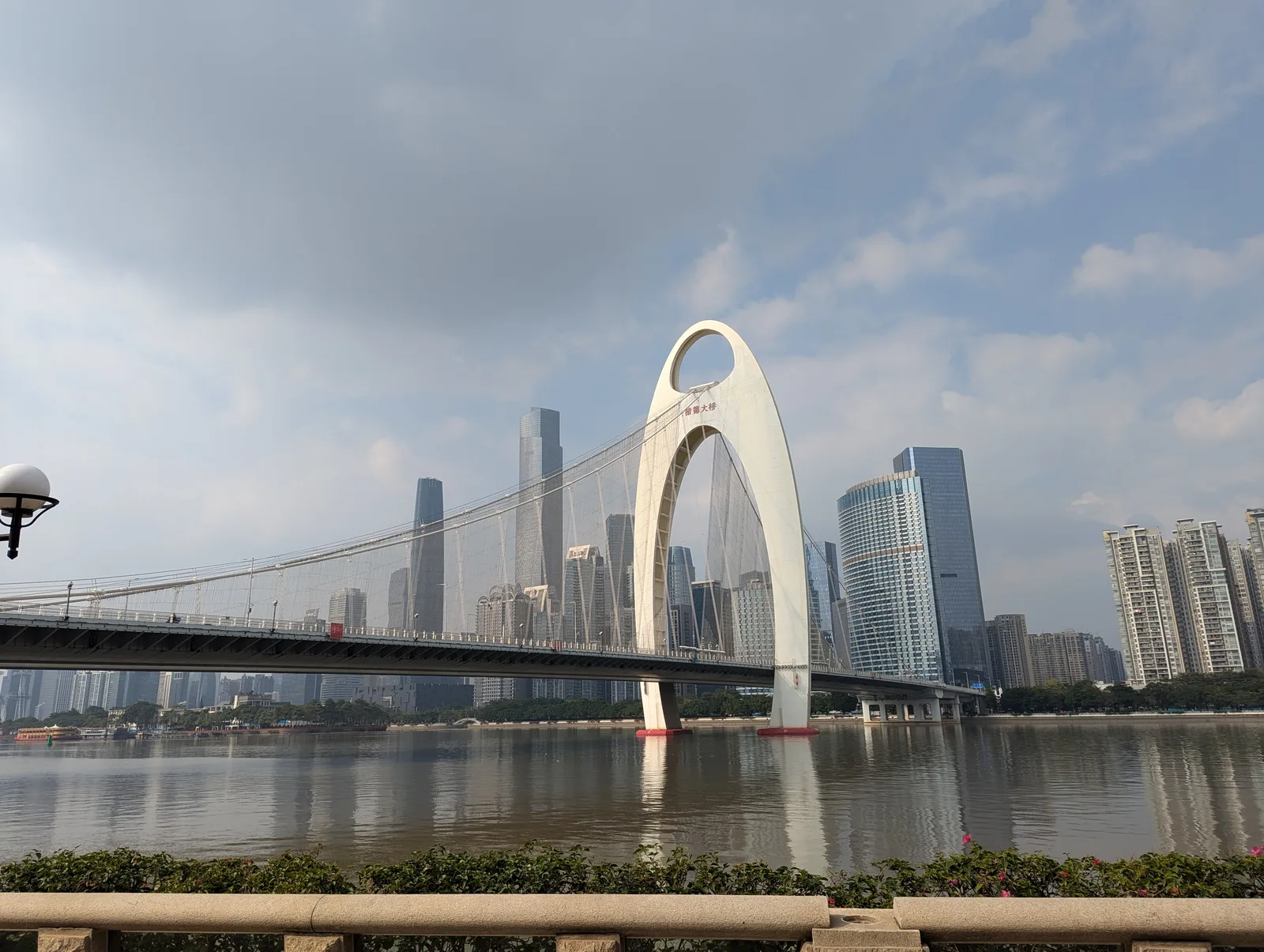 Main view at Liede Bridge Guangzhou — travel photo