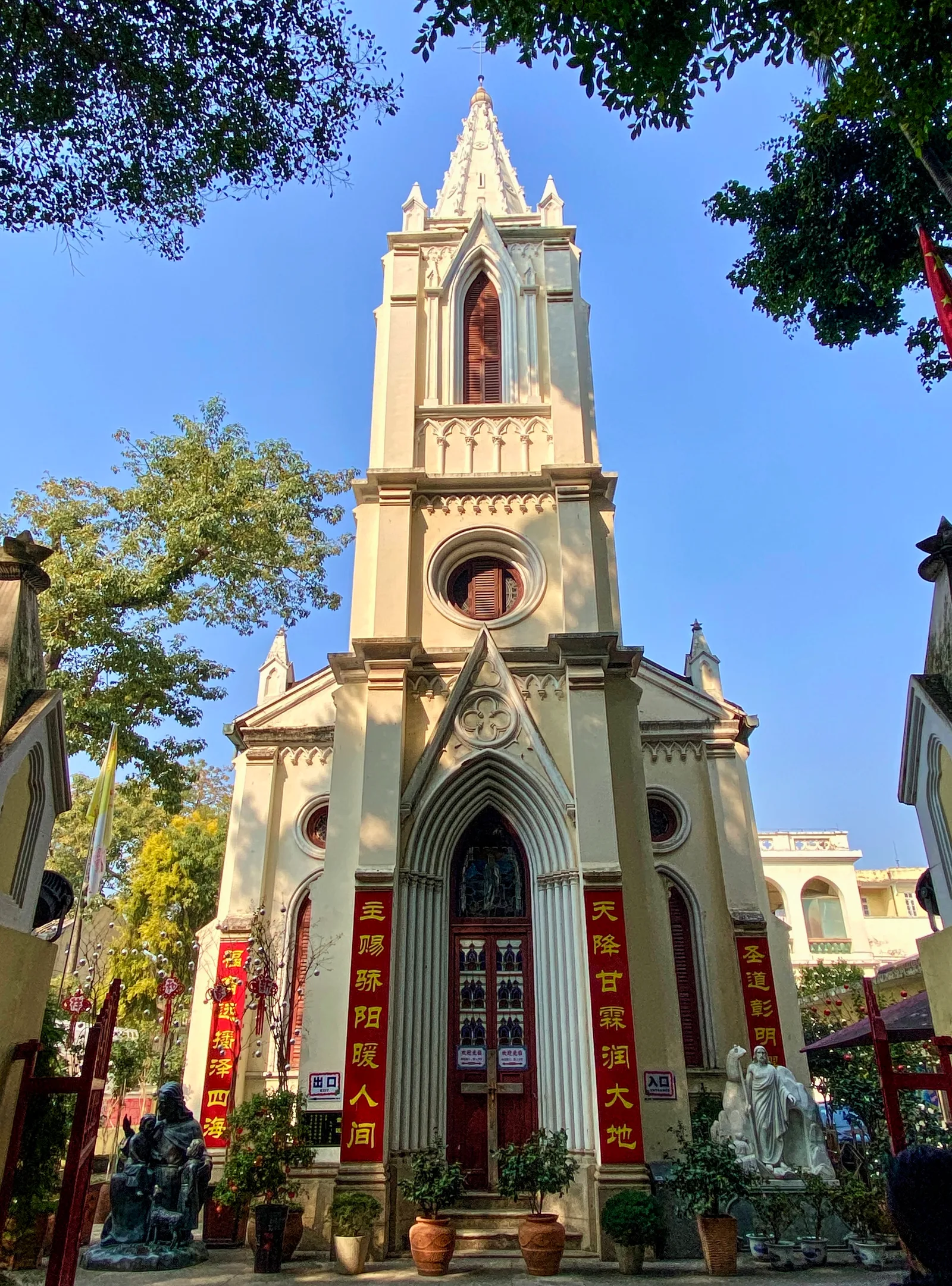 Main view at Our Lady of Lourdes Chapel, Shamian Island Guangzhou — travel photo