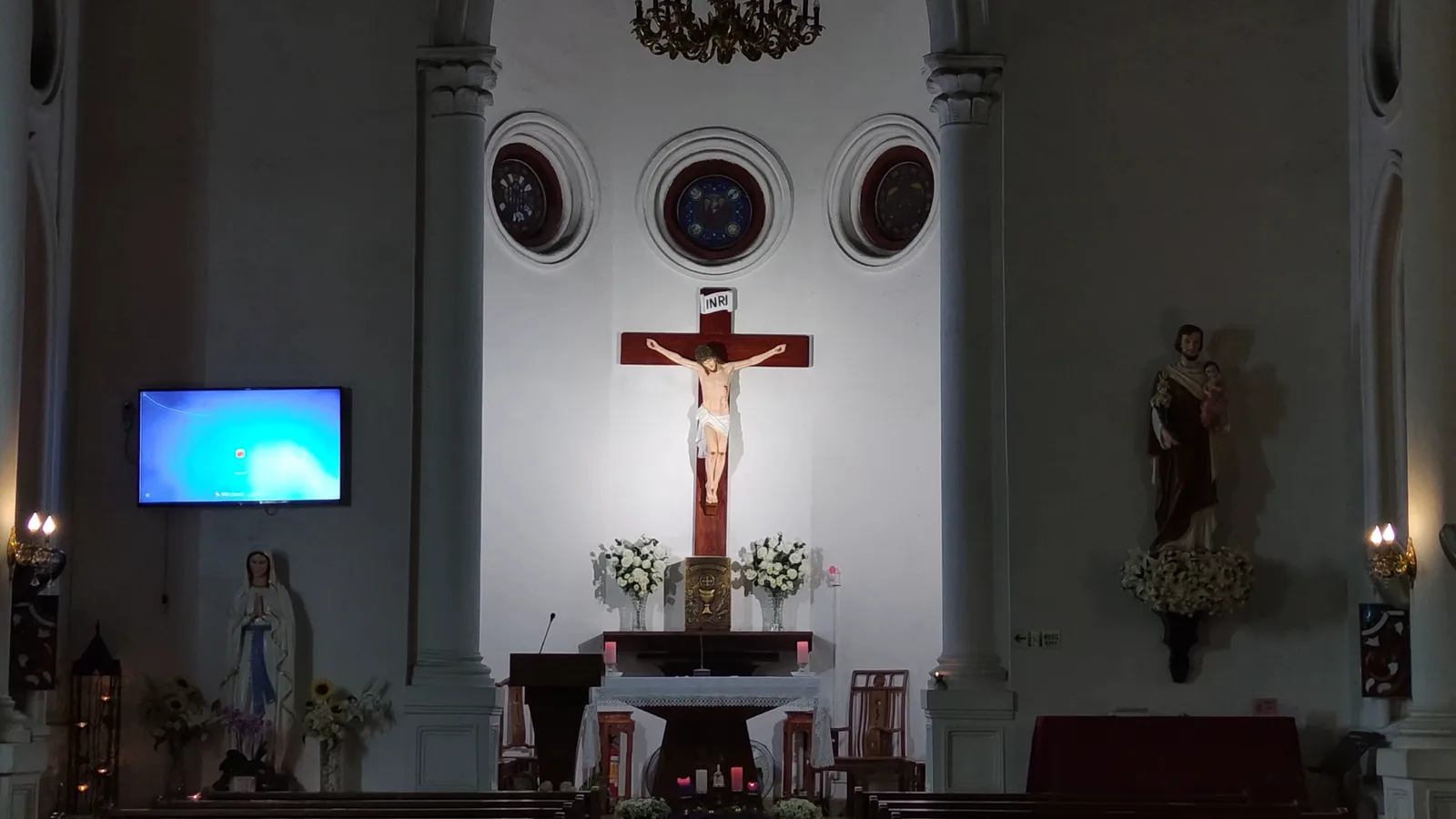 Interior at Our Lady of Lourdes Chapel, Shamian Island Guangzhou — travel photo