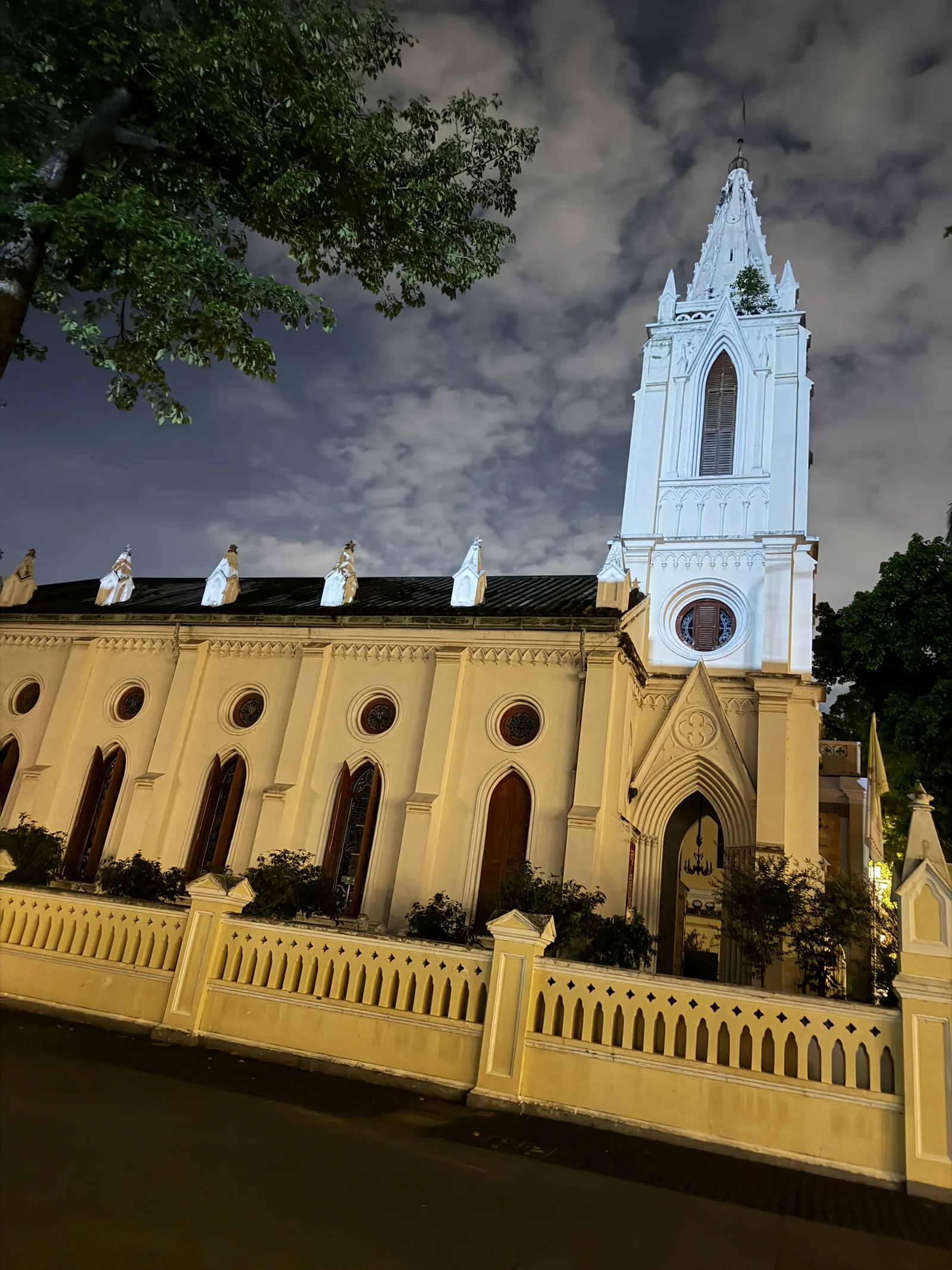 Details at Our Lady of Lourdes Chapel, Shamian Island Guangzhou — travel photo