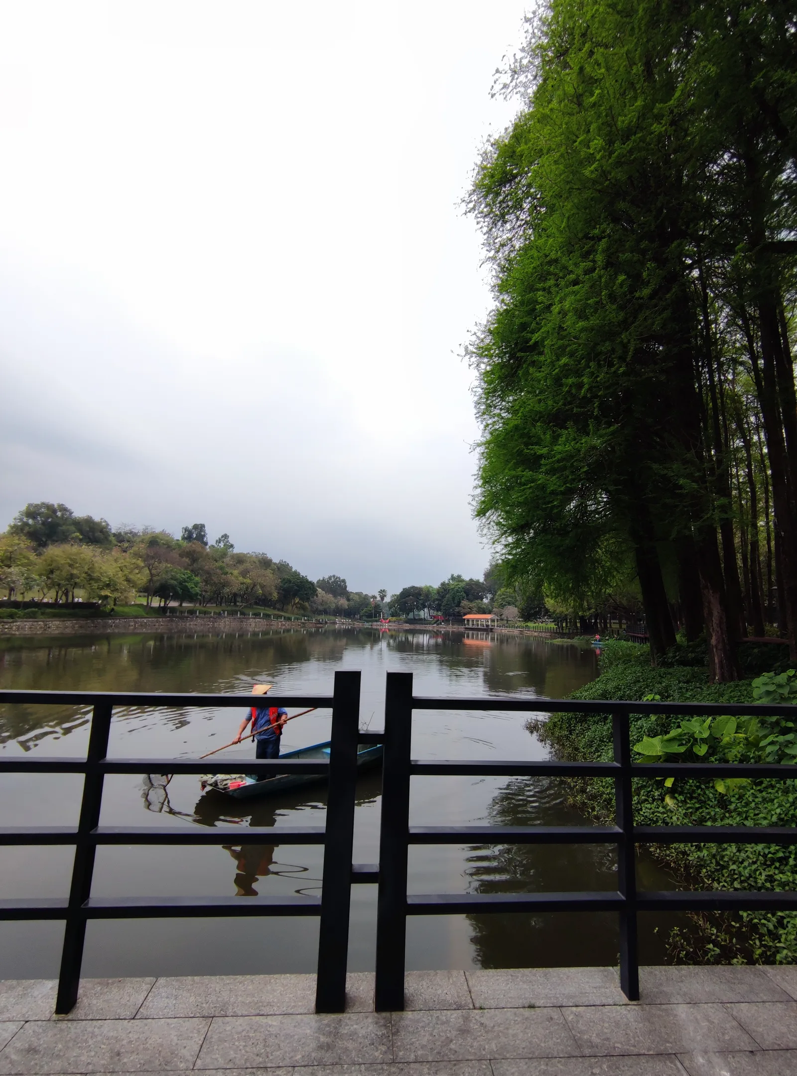 Details at 麓湖公园 Guangzhou — travel photo
