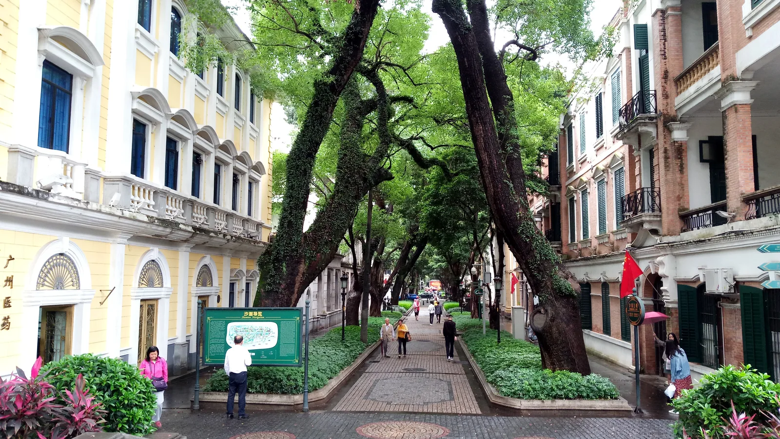 Main view at Shamian Tourist Zone Guangzhou — travel photo